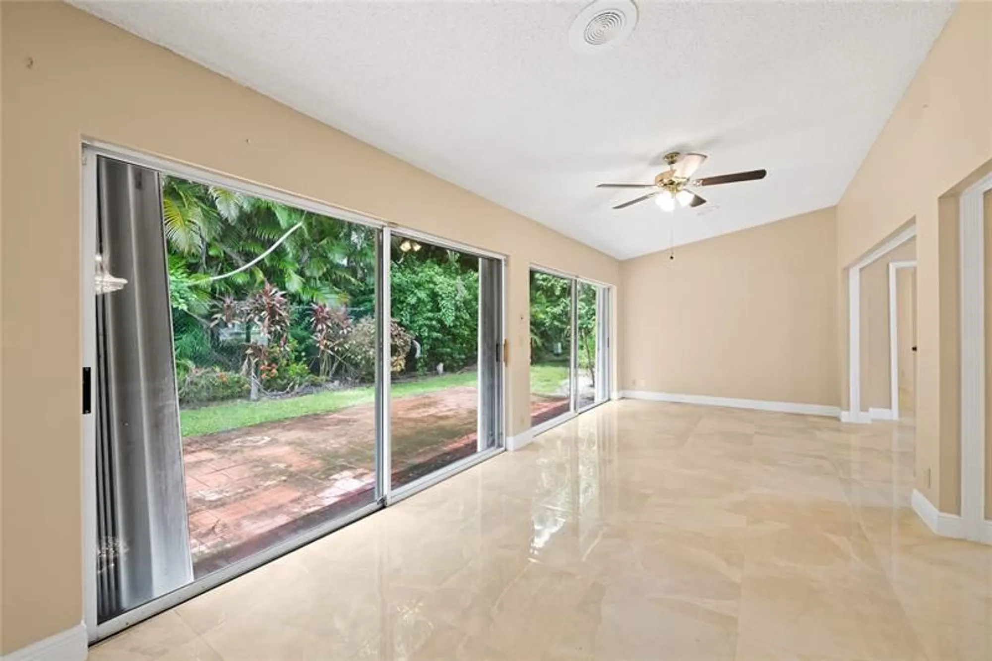 Property Slideshow image 19 of 43 | 10911 greentrail dr, Boynton Beach, FL, 33436