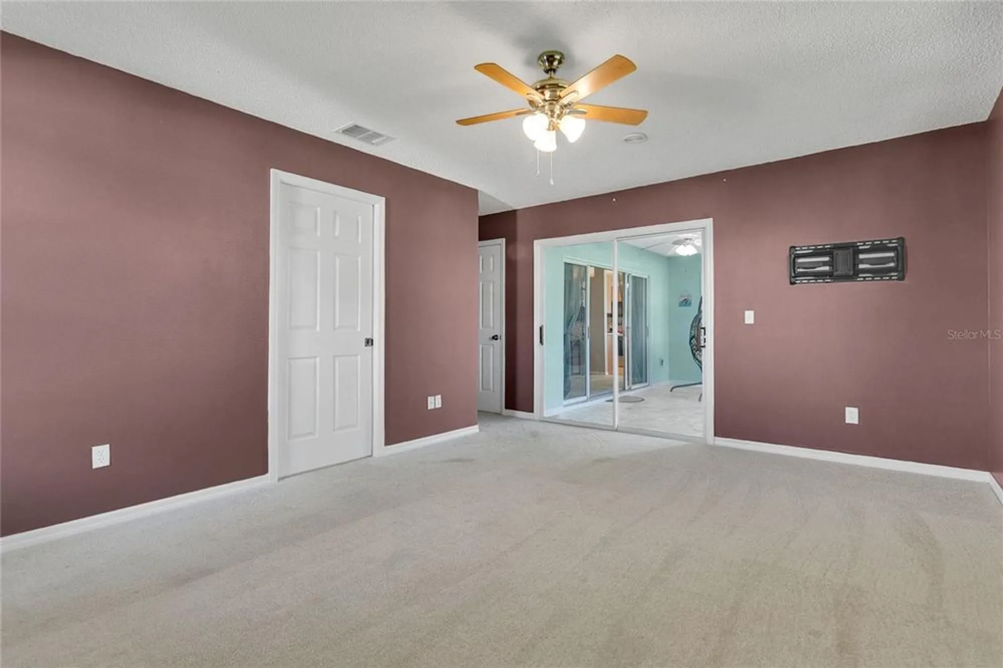 Property Slideshow image 13 of 46 | 32805 oak park dr, Leesburg, FL, 34748