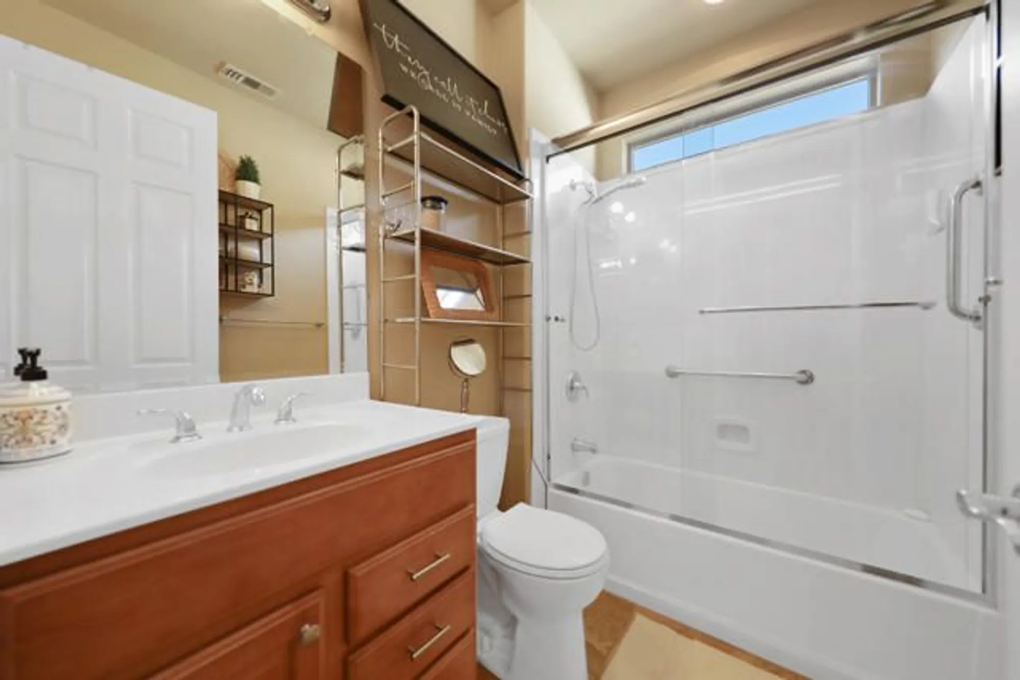 Property Slideshow image 22 of 38 | 80358 avenida linda vista, Indio, CA, 92203