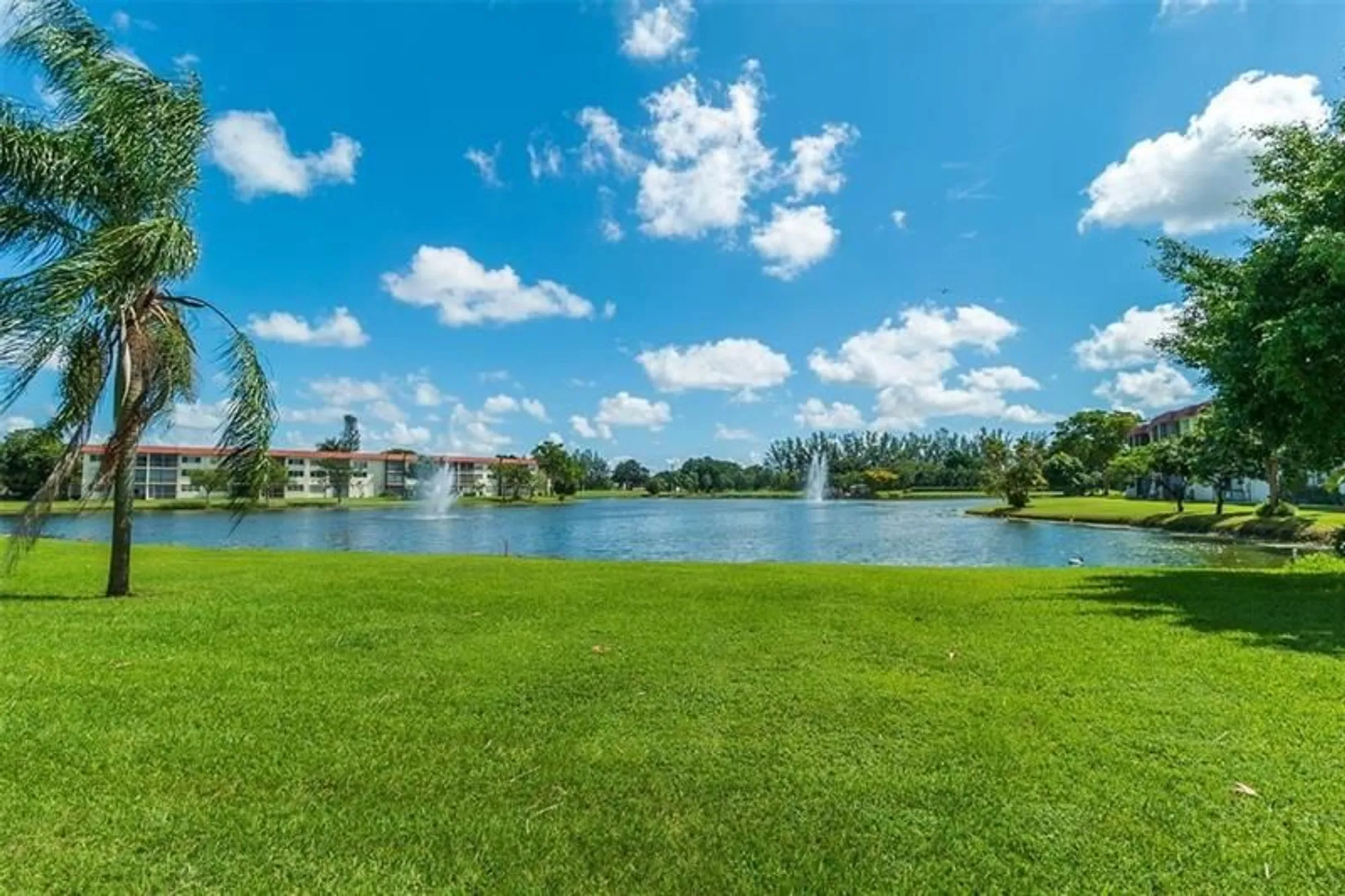 Property Slideshow image 24 of 31 | 9800 n hollybrook lake dr 202, Pembroke Pines, FL, 33025