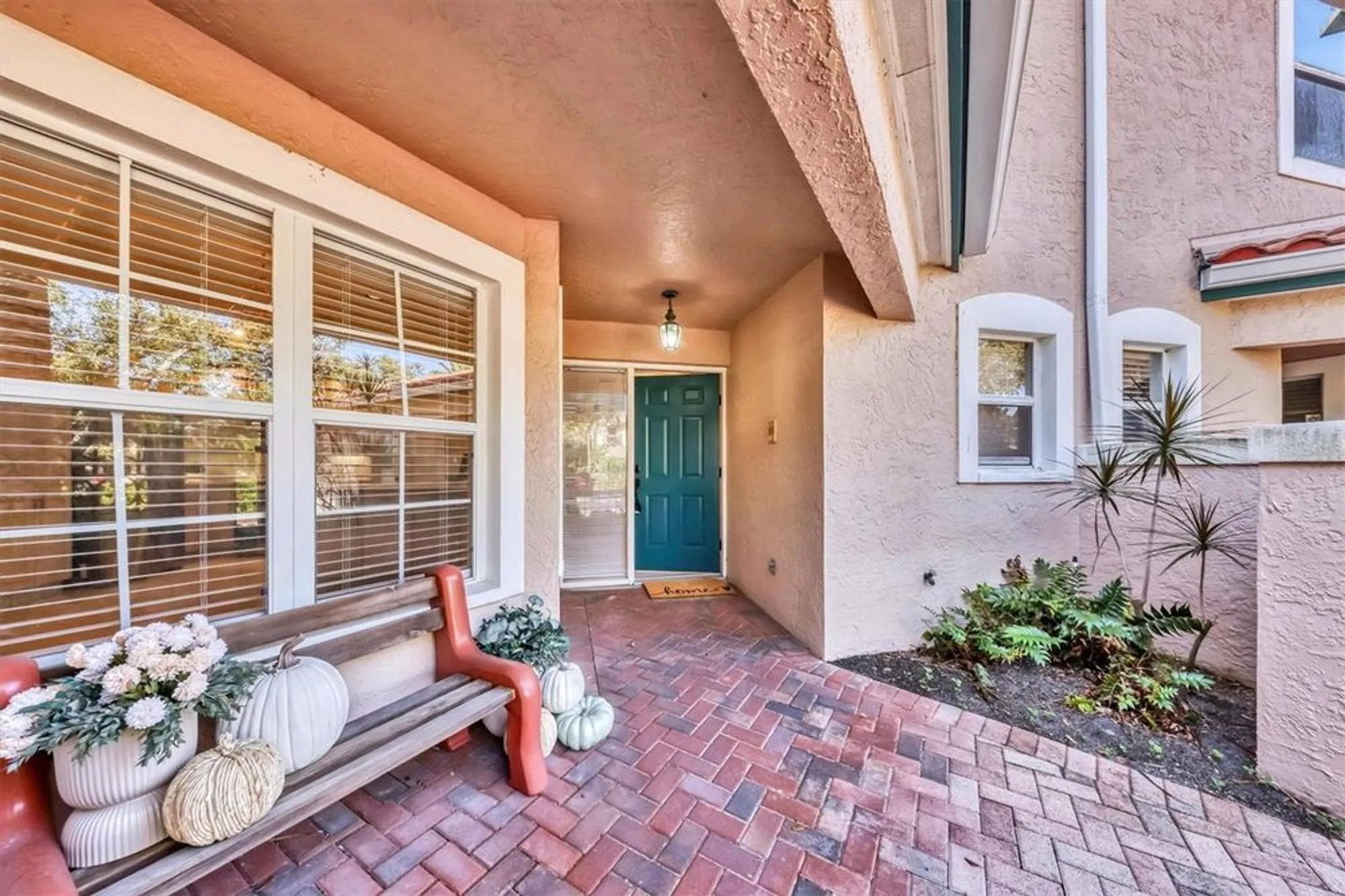 Property Slideshow image 6 of 71 | 1703 starling dr # 1703, Sarasota, FL, 34231