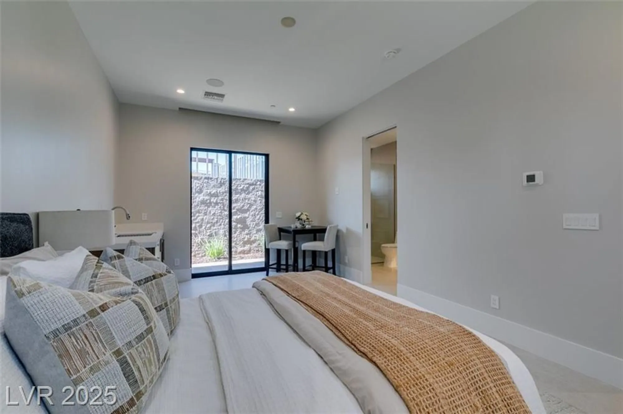 Property Slideshow image 27 of 48 | 40 reflection shores ln, Henderson, NV, 89011