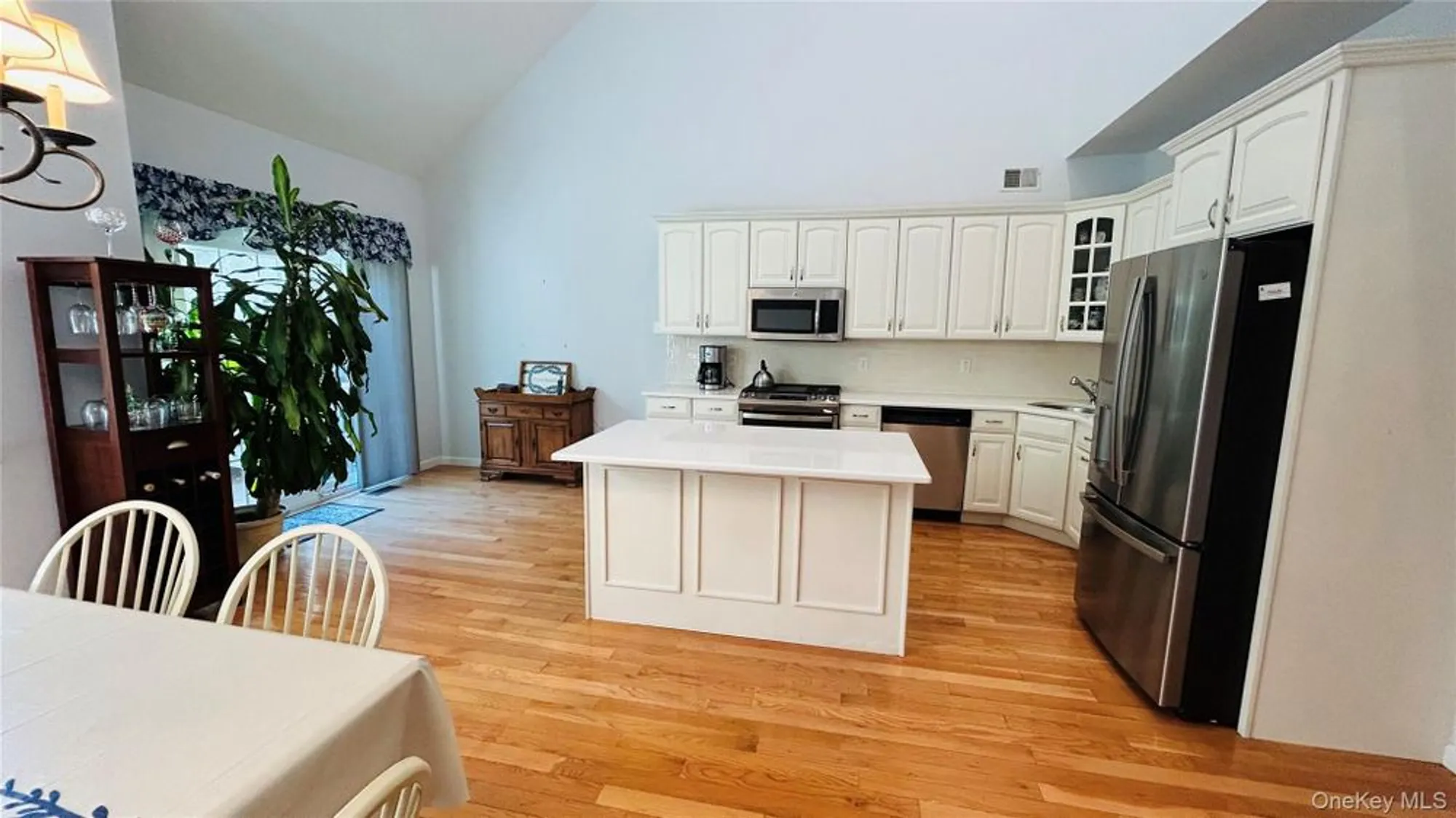 Property Slideshow image 16 of 27 | 37 halley ln, Miller Place, NY, 11764