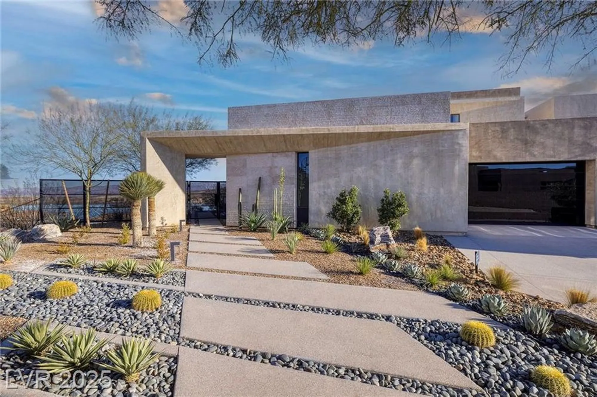 Property Slideshow image 7 of 70 | 32 highland cove ln, Henderson, NV, 89011