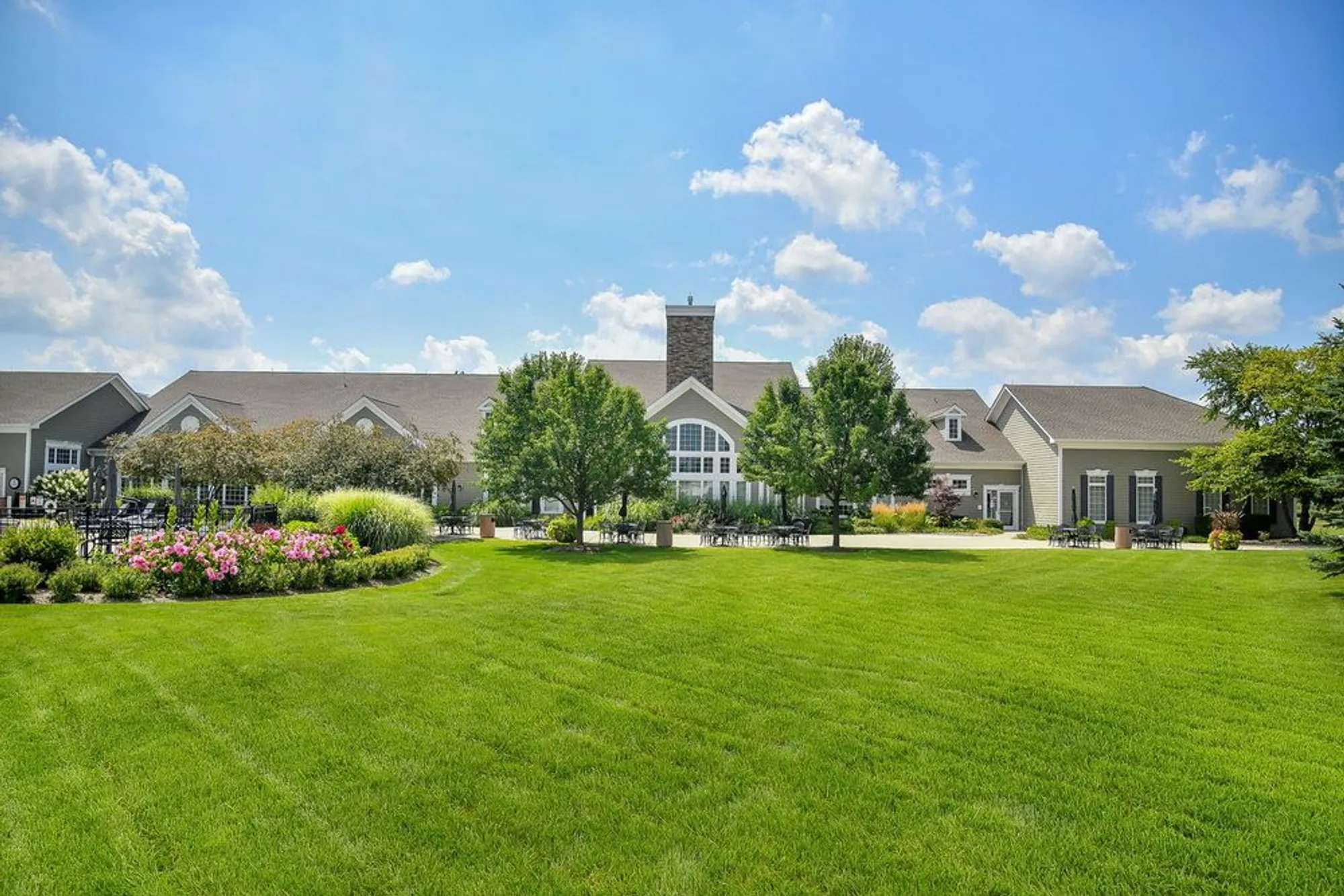 Property Slideshow image 25 of 26 | 2525 rolling rdg, Elgin, IL, 60124