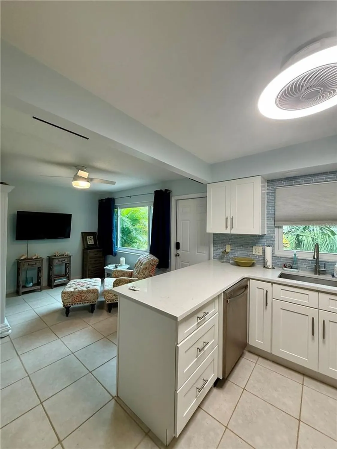 Property Slideshow image 6 of 21 | 8205 burgundy dr n # 8205, Pinellas Park, FL, 33781