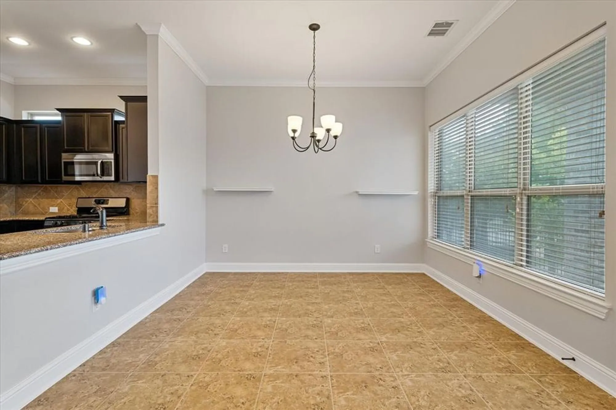 Property Slideshow image 12 of 28 | 3701 creek view dr, Mckinney, TX, 75071