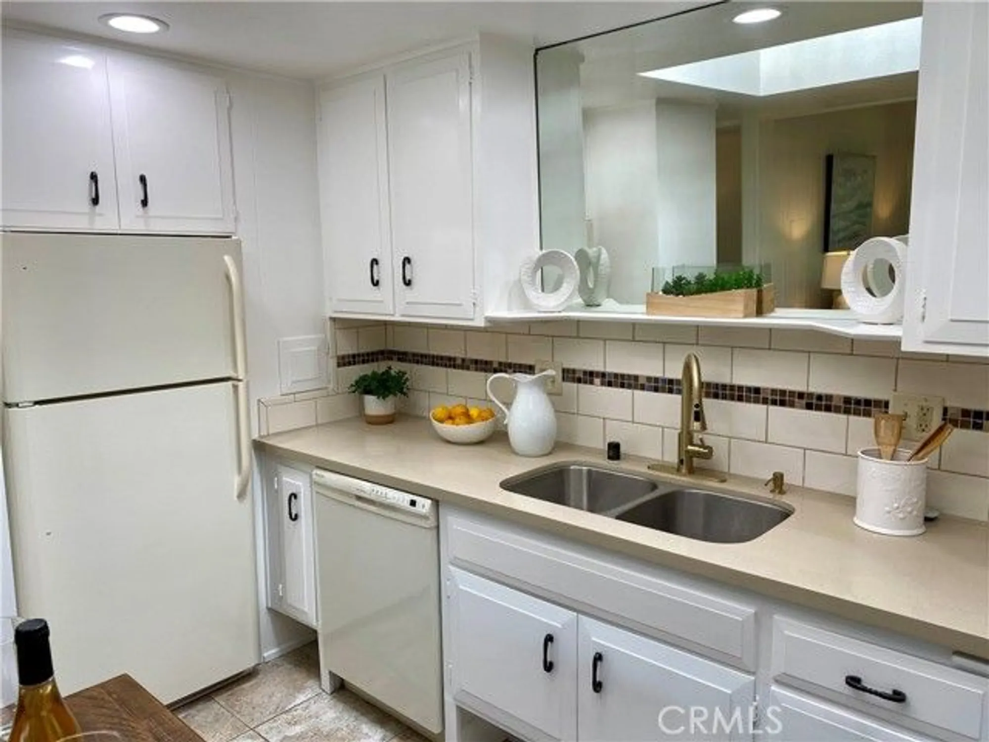 Property Slideshow image 8 of 32 | 1241 knollwood rd apt 46e, Seal Beach, CA, 90740