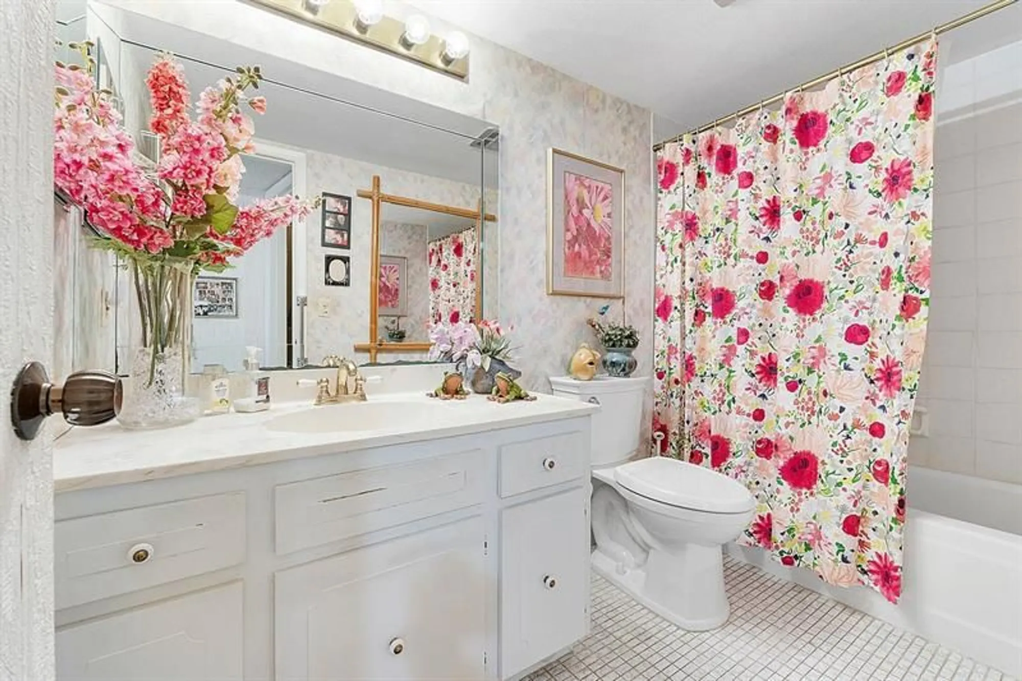 Property Slideshow image 19 of 32 | 3551 inverrary dr 404, Lauderhill, FL, 33319