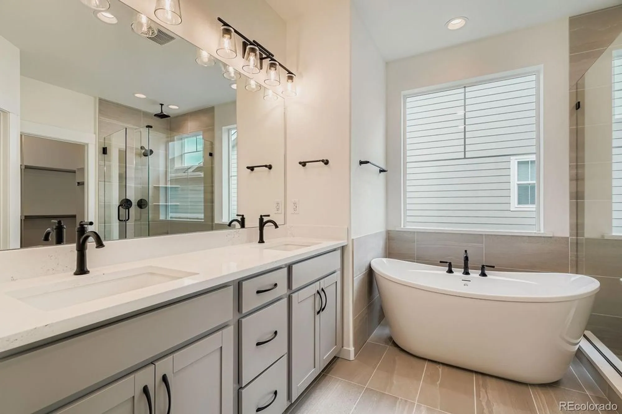 Property Slideshow image 15 of 28 | 8925 s riviera way, Aurora, CO, 80016