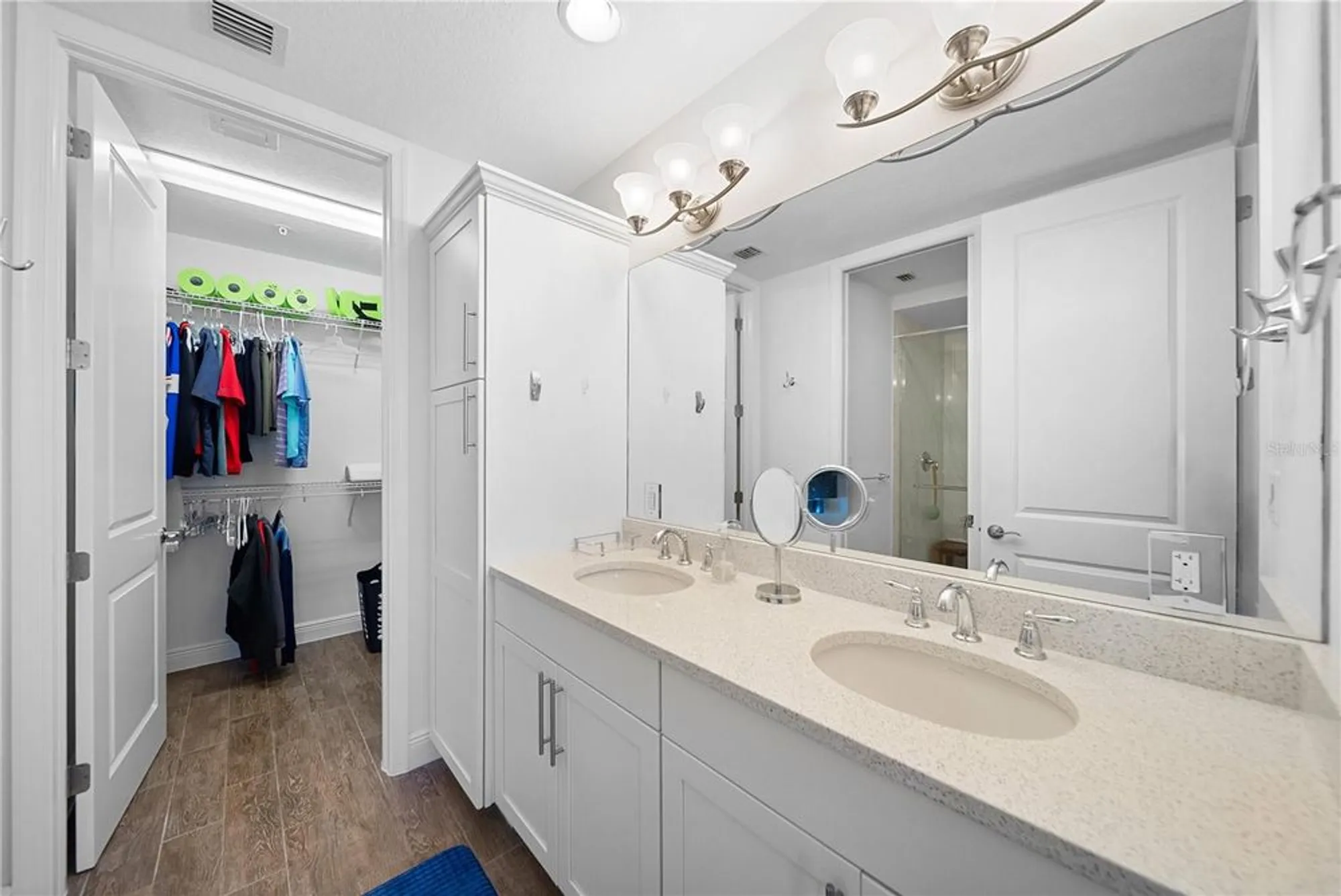 Property Slideshow image 23 of 72 | 391 aruba cir 303, Bradenton, FL, 34209