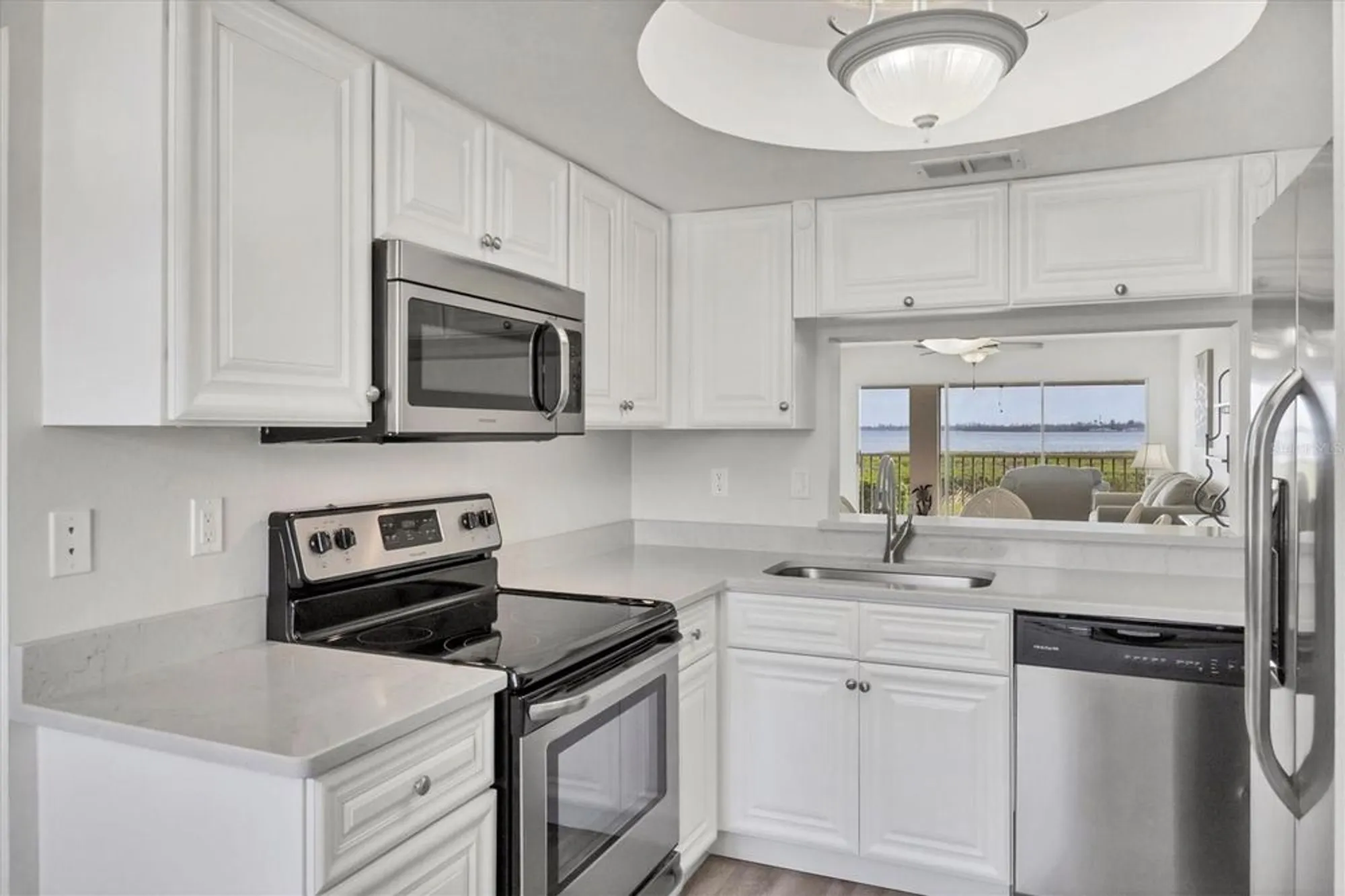 Property Slideshow image 9 of 28 | 1153 edgewater cir, Bradenton, FL, 34209