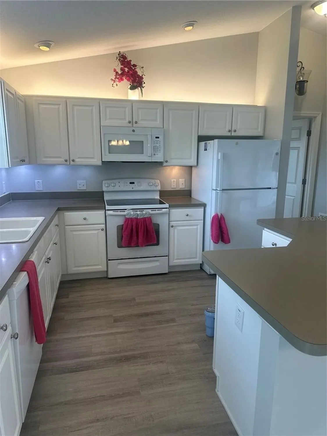 Property Slideshow image 10 of 33 | 2291 montbrook pl, The Villages, FL, 32162