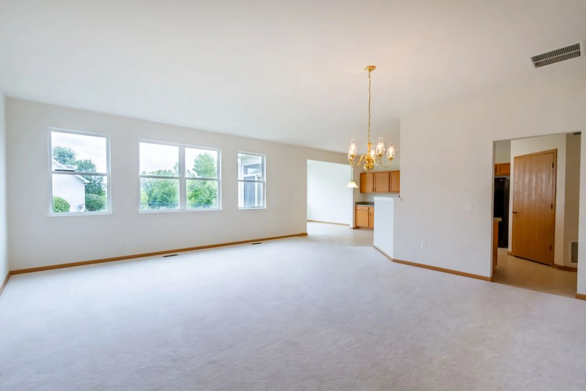 Property Slideshow image 3 of 28 | 1508 w ludington cir, Romeoville, IL, 60446