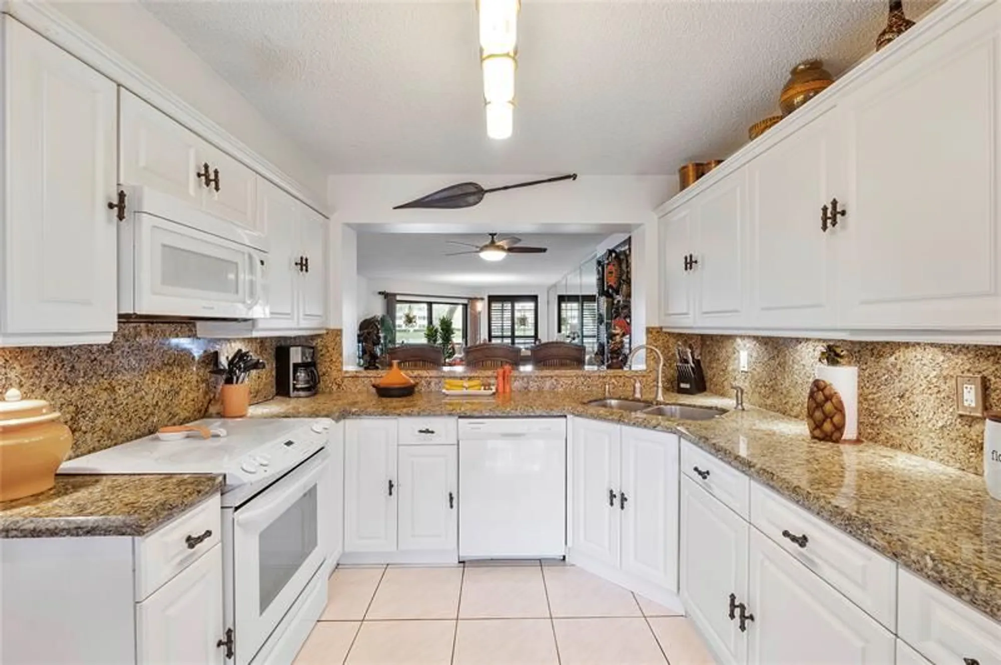 Property Slideshow image 8 of 37 | 7219 fairfax dr 110, Tamarac, FL, 33321