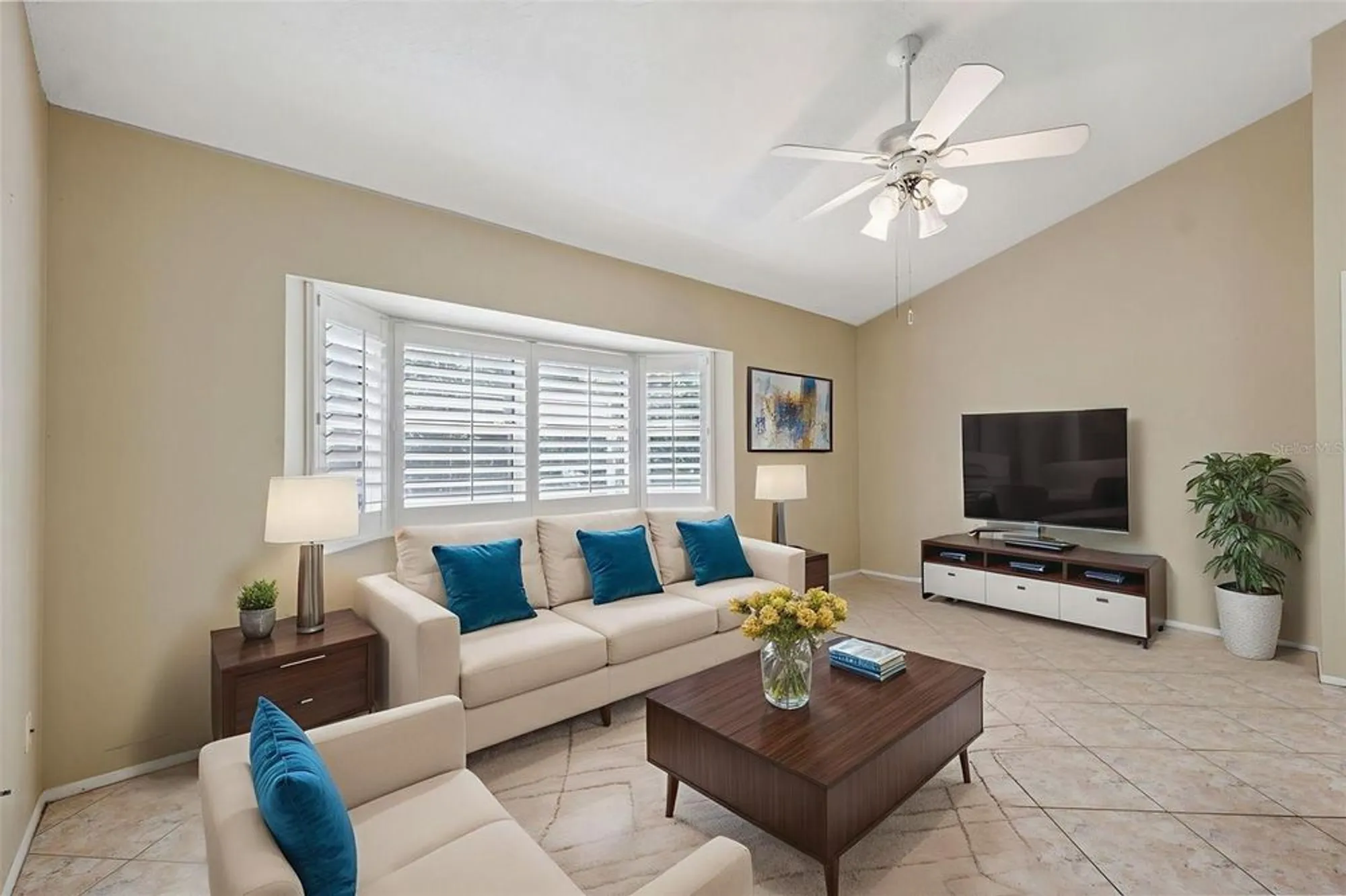 Property Slideshow image 5 of 49 | 2192 swedish dr 26, Clearwater, FL, 33763