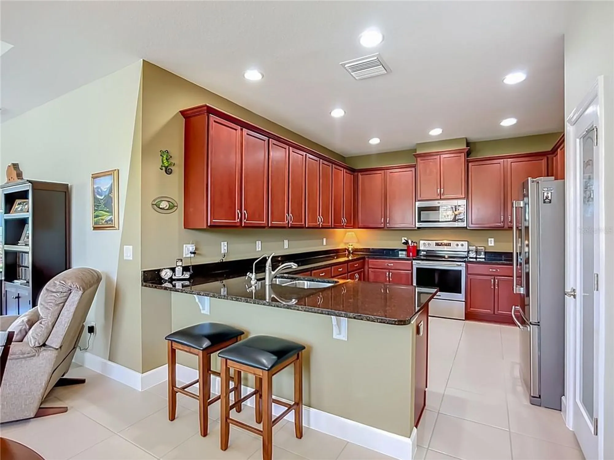 Property Slideshow image 14 of 43 | 689 chipper dr, Sun City Center, FL, 33573