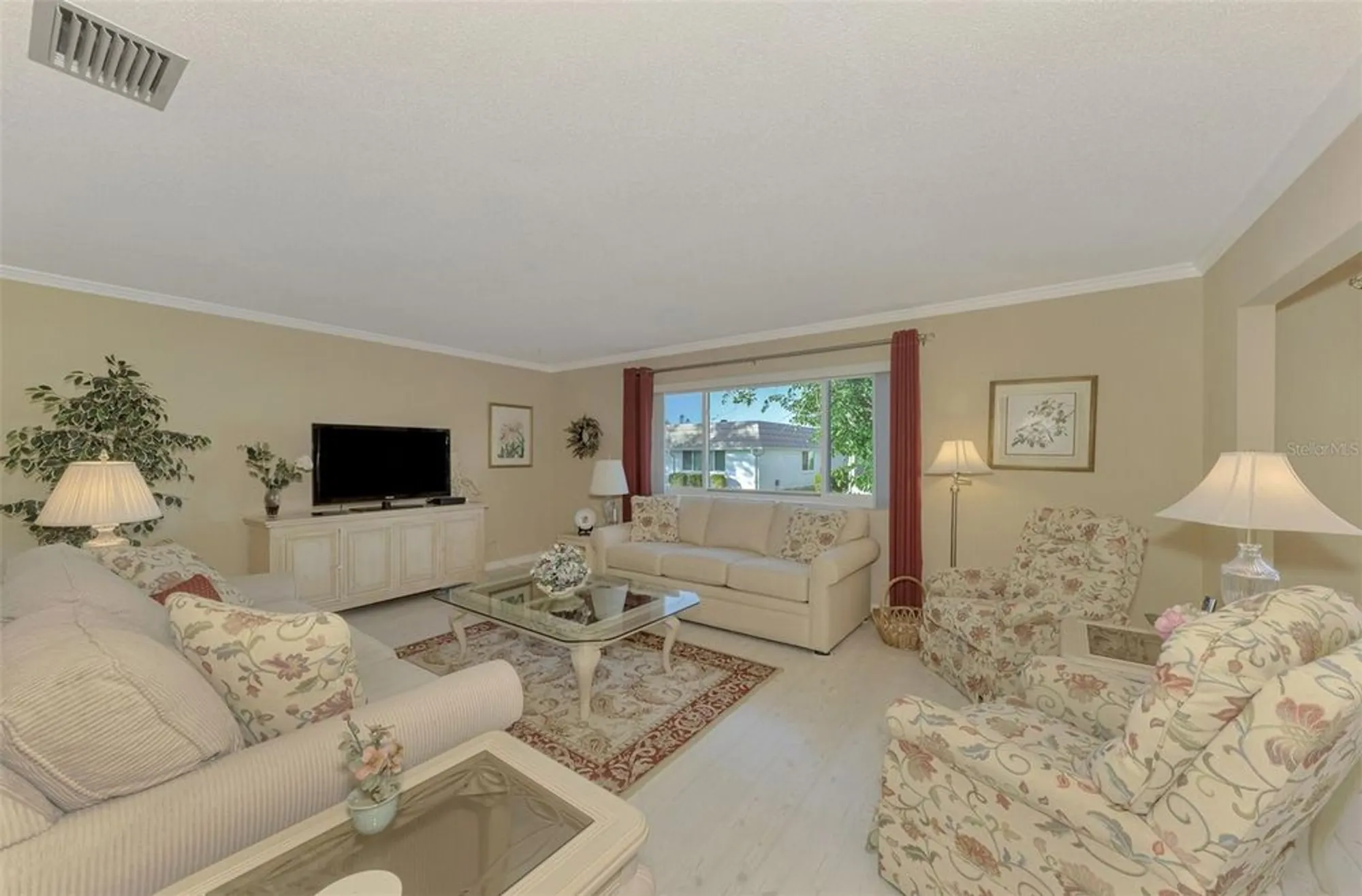 Property Slideshow image 8 of 47 | 2505 riverbluff pkwy # v196, Sarasota, FL, 34231