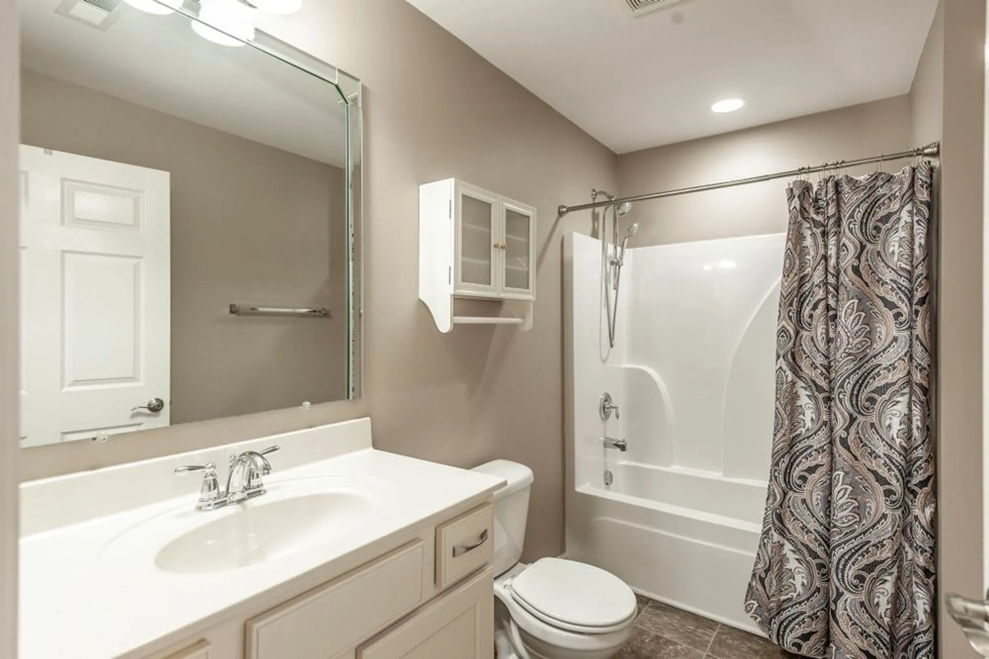 Property Slideshow image 23 of 35 | 395 devon chase hl unit 3001, Gallatin, TN, 37066