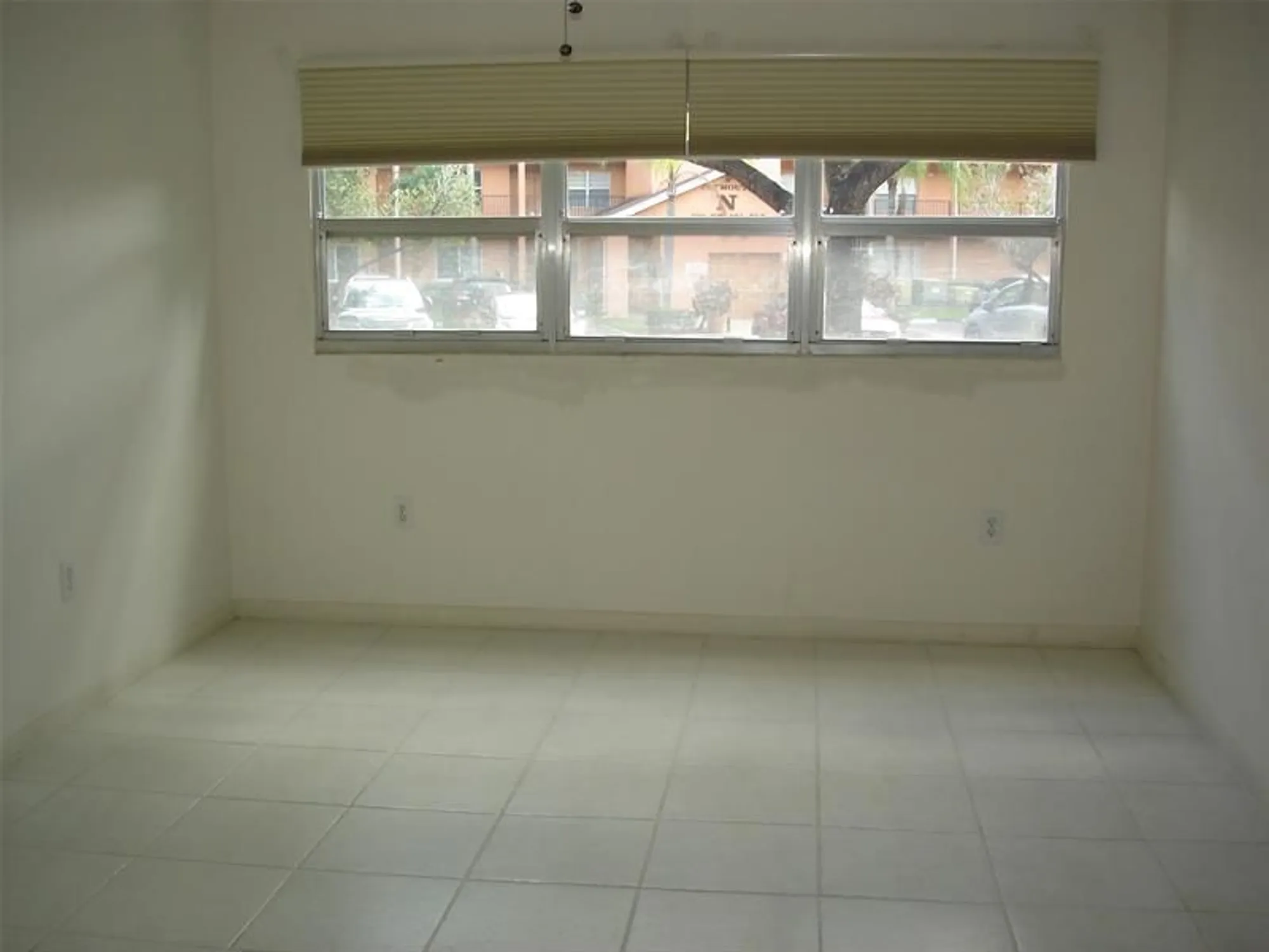 Property Slideshow image 9 of 13 | 571 sw 142nd ave apt 106, Pembroke Pines, FL, 33027