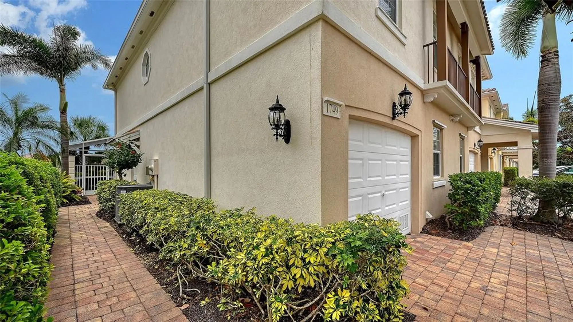 Property Slideshow image 4 of 63 | 1749 burgos dr, Sarasota, FL, 34238