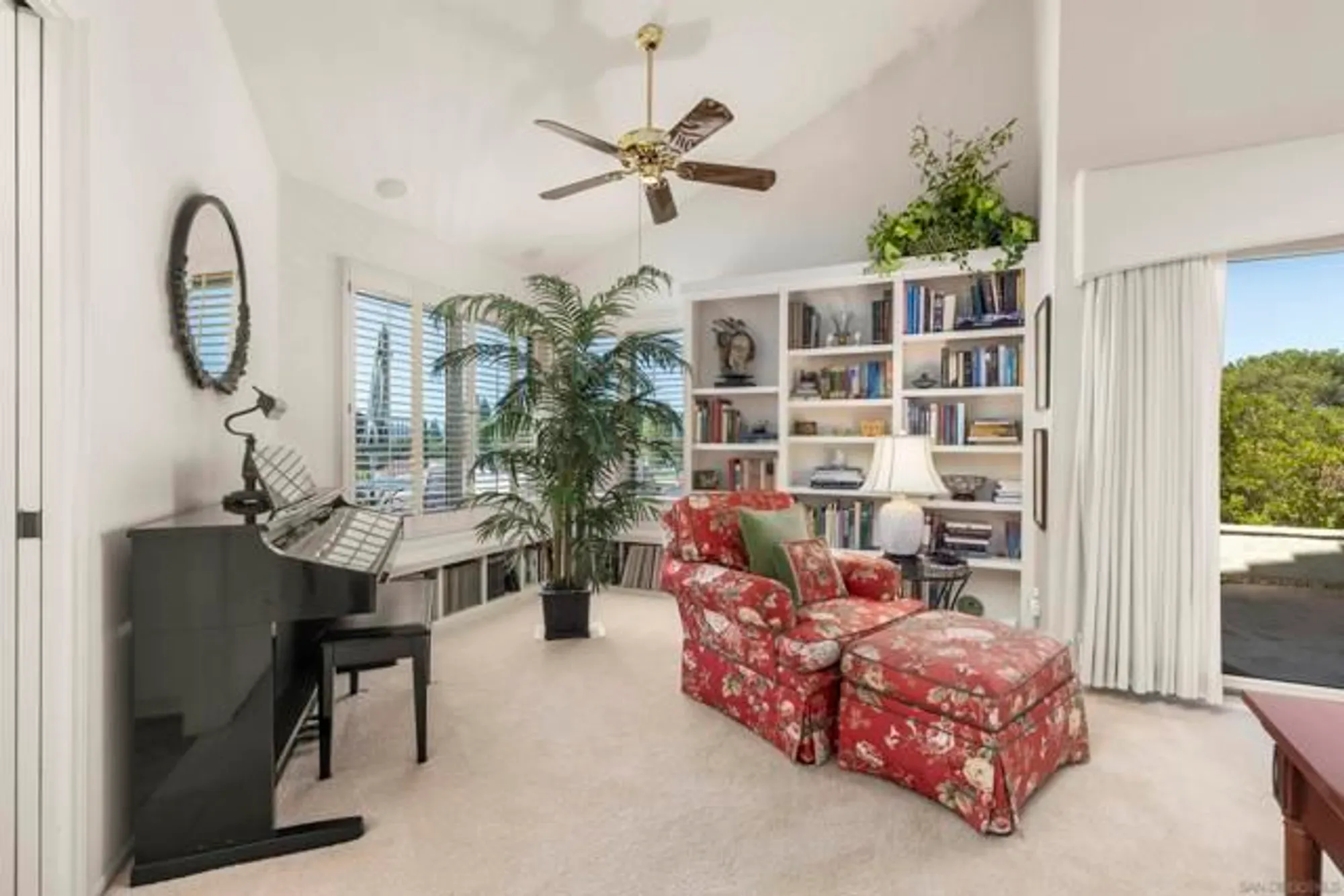 Property Slideshow image 9 of 75 | 17632 caminito hercuba, San Diego, CA, 92128