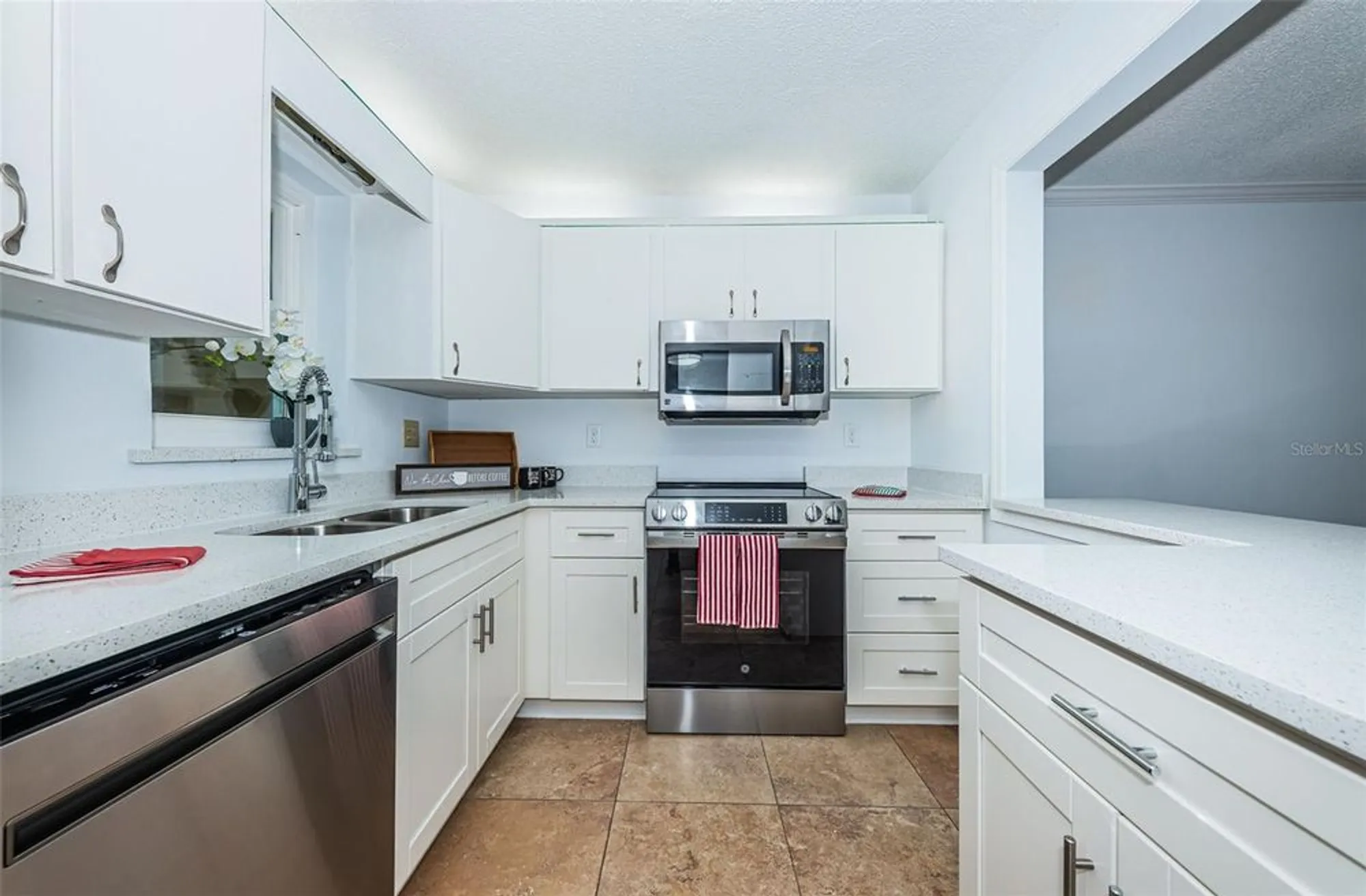 Property Slideshow image 13 of 90 | 7420 bay island dr 171, South Pasadena, FL, 33707