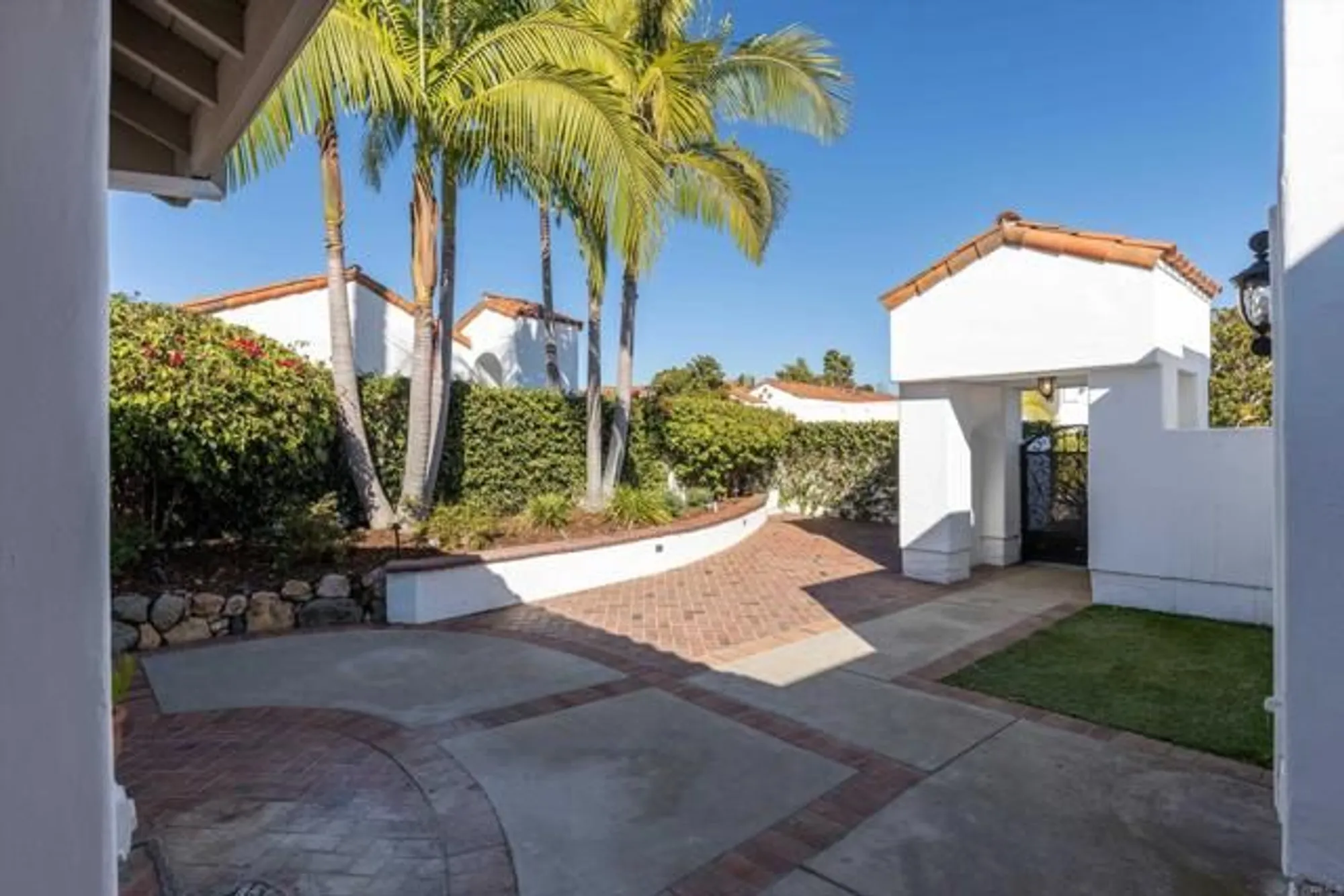 Property Slideshow image 1 of 37 | 4815 galicia way, Oceanside, CA, 92056
