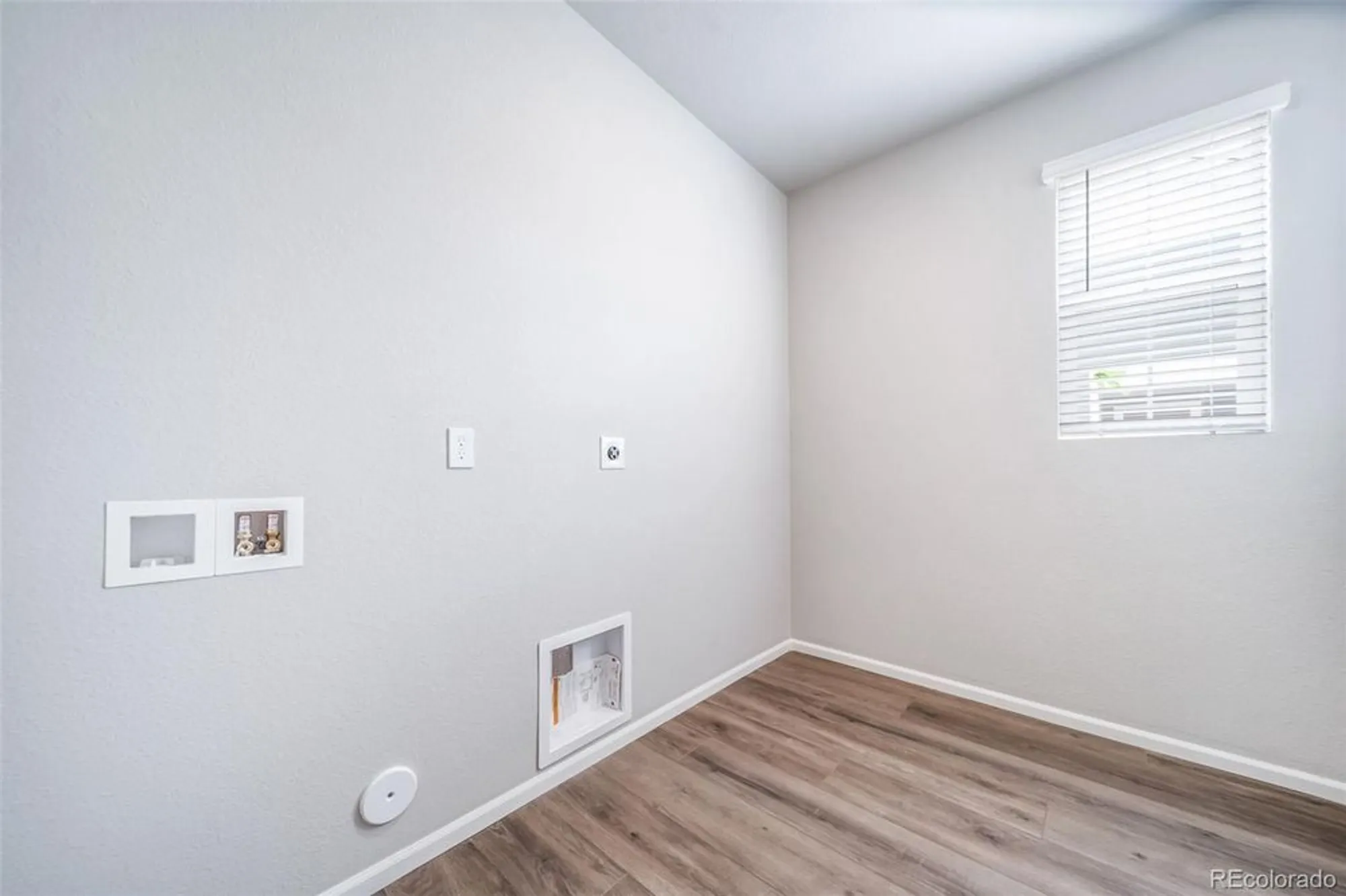 Property Slideshow image 11 of 16 | 21905 e 51st dr, Aurora, CO, 80019