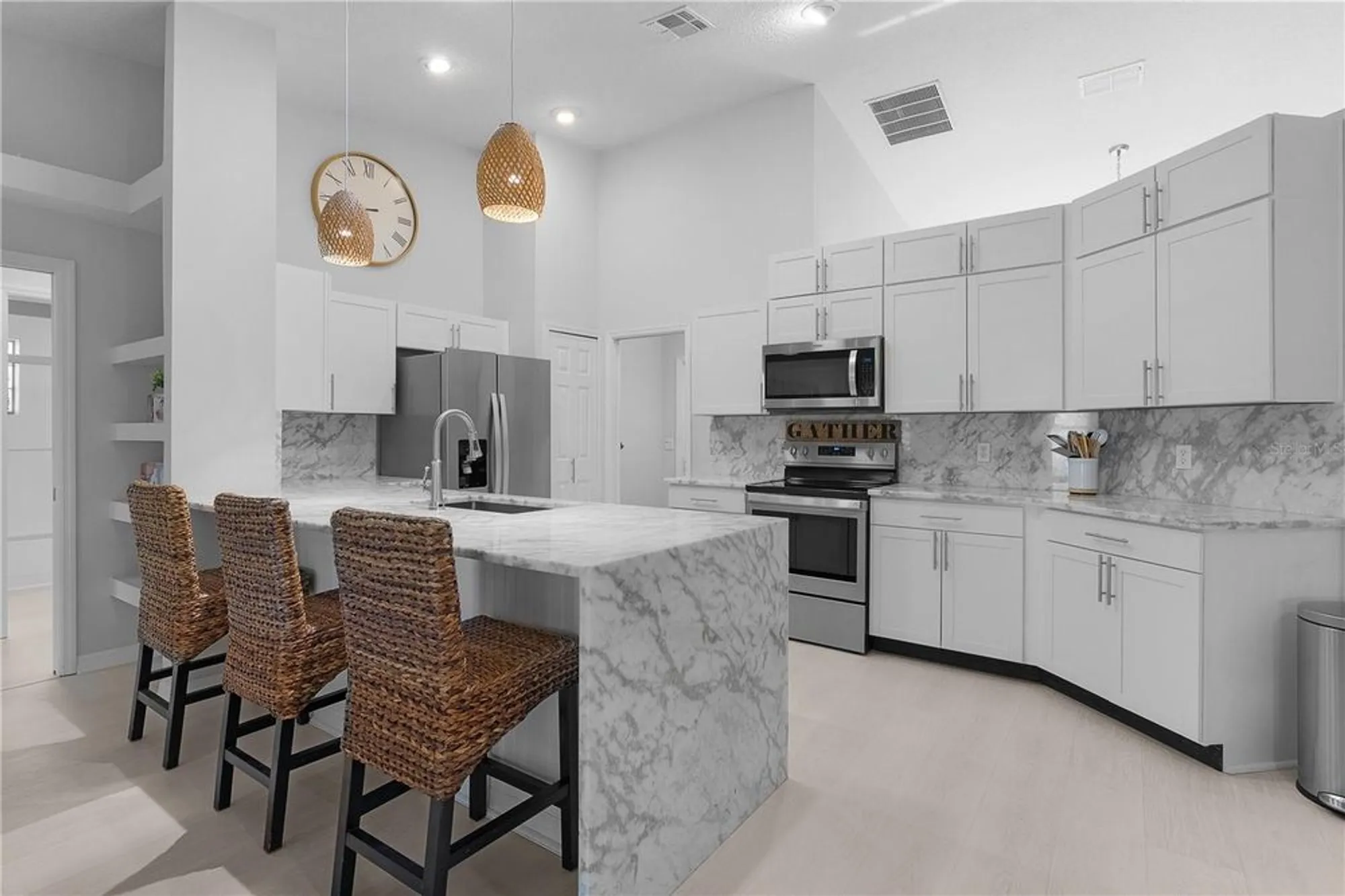 Property Slideshow image 13 of 86 | 5252 grove mnr, Lady Lake, FL, 32159