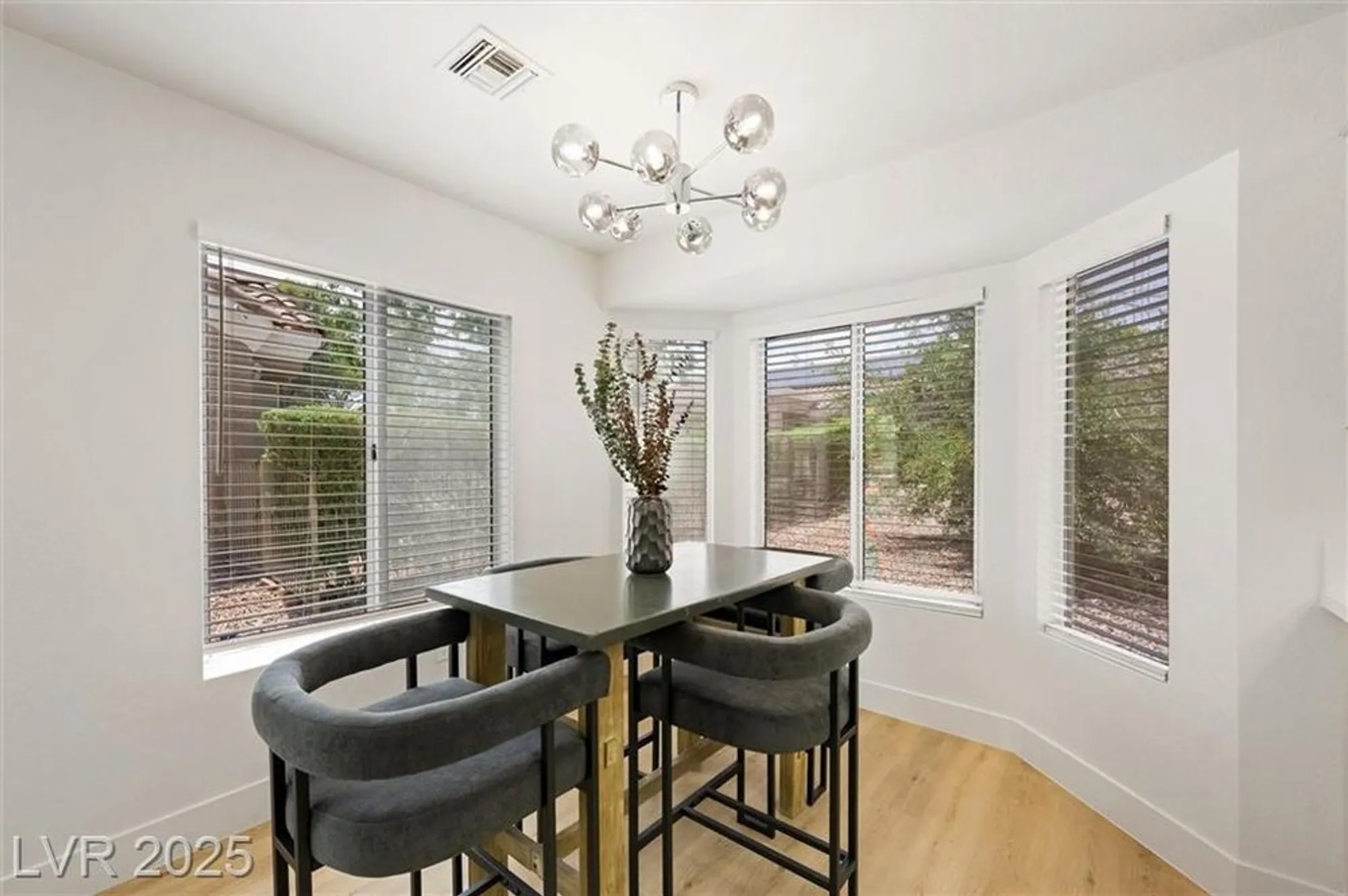 Property Slideshow image 14 of 40 | 2517 desert sands dr, Las Vegas, NV, 89134