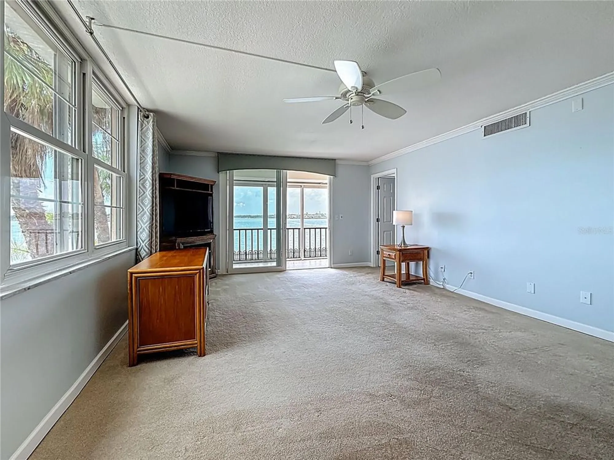 Property Slideshow image 13 of 57 | 7665 sun island dr 206, South Pasadena, FL, 33707