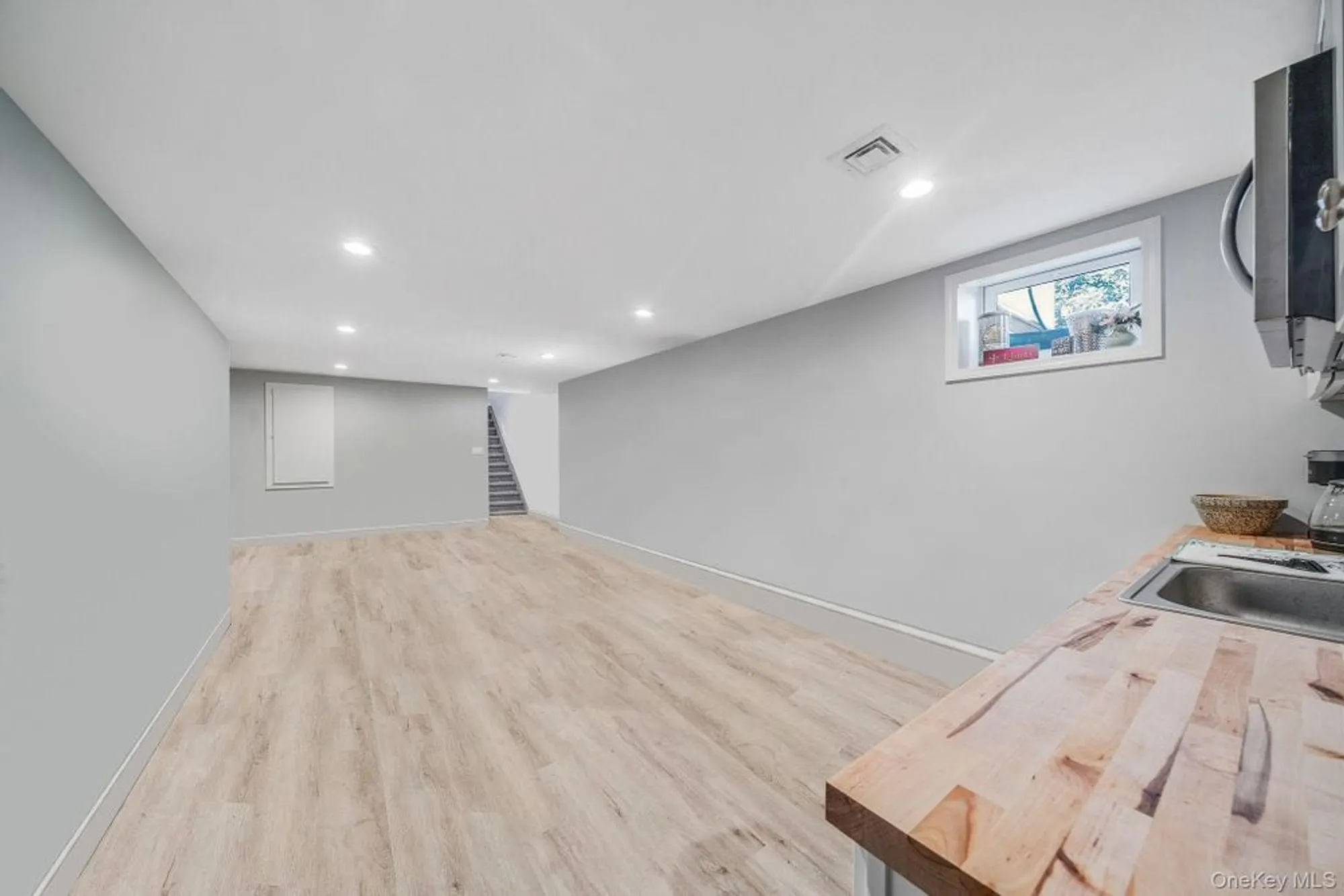 Property Slideshow image 37 of 48 | 1407 middle rd unit 258, Calverton, NY, 11933