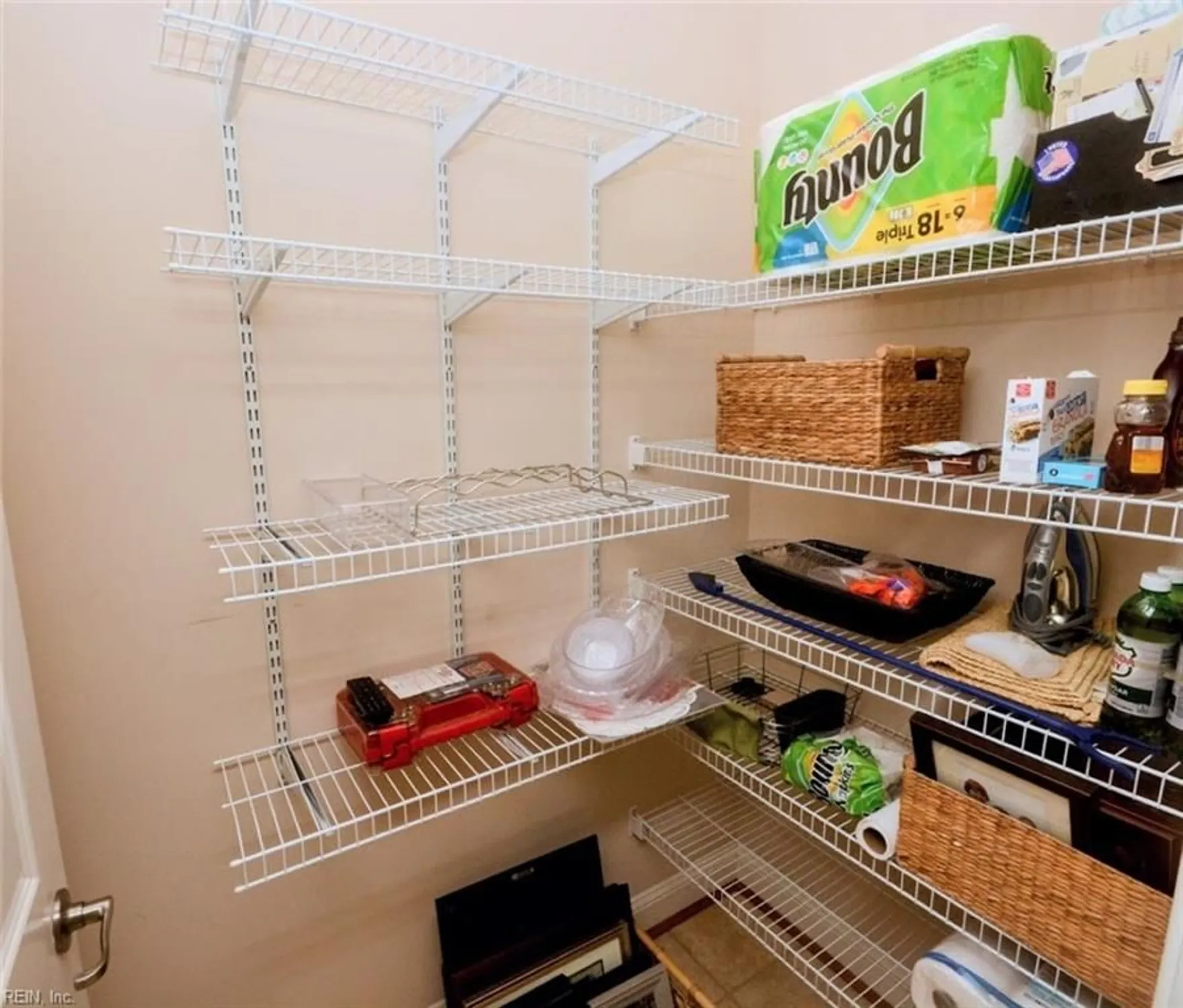 Property Slideshow image 17 of 41 | 1443 thistlewood ln, Chesapeake, VA, 23320