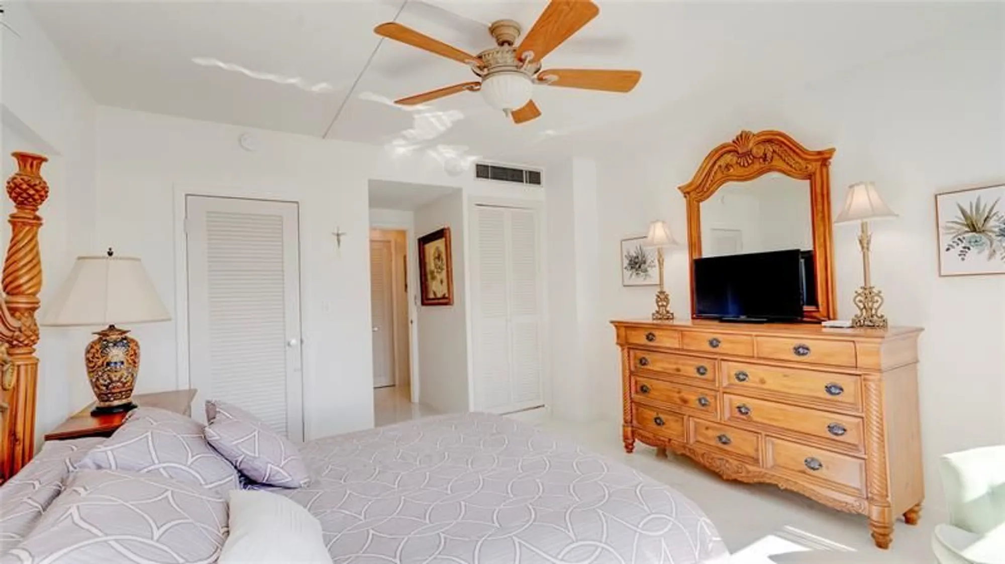 Property Slideshow image 17 of 40 | 3333 ne 34th st apt 811, Fort Lauderdale, FL, 33308