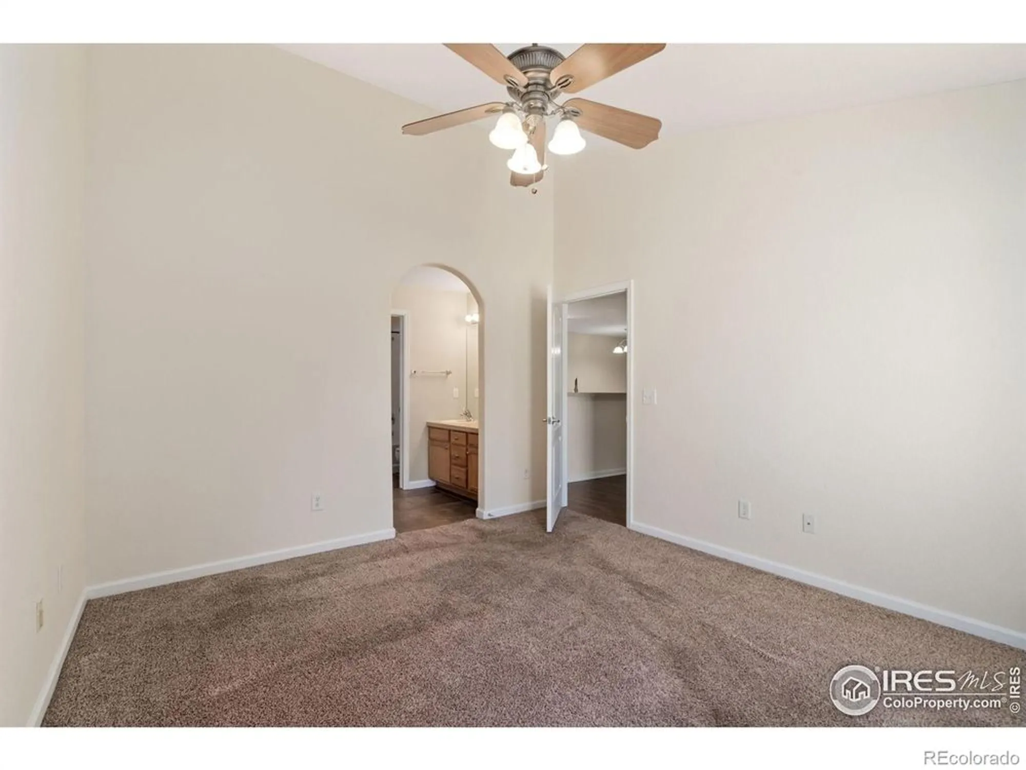 Property Slideshow image 13 of 19 | 4725 hahns peak dr unit 204, Loveland, CO, 80538