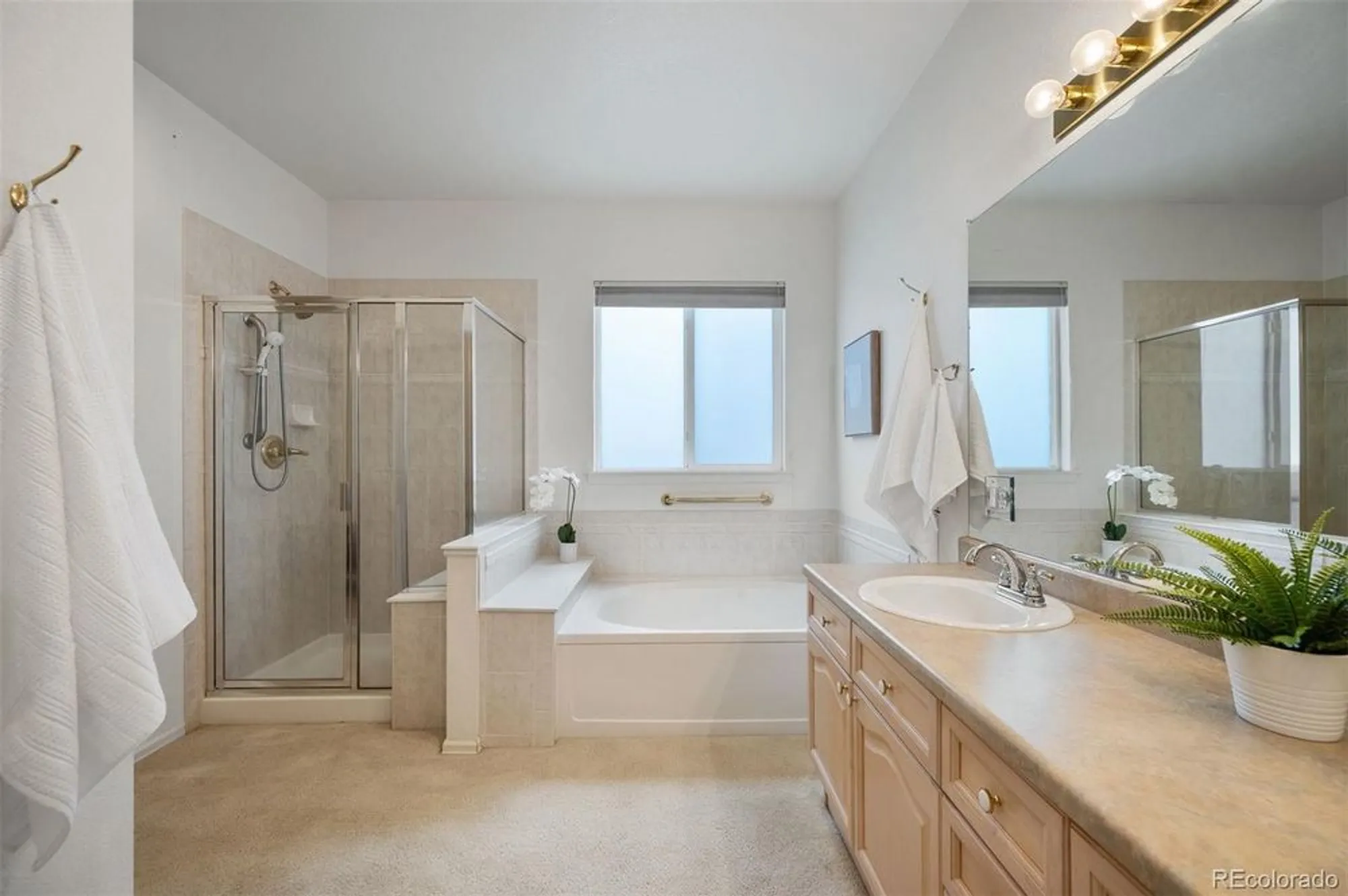 Property Slideshow image 22 of 35 | 23440 e moraine pl, Aurora, CO, 80016