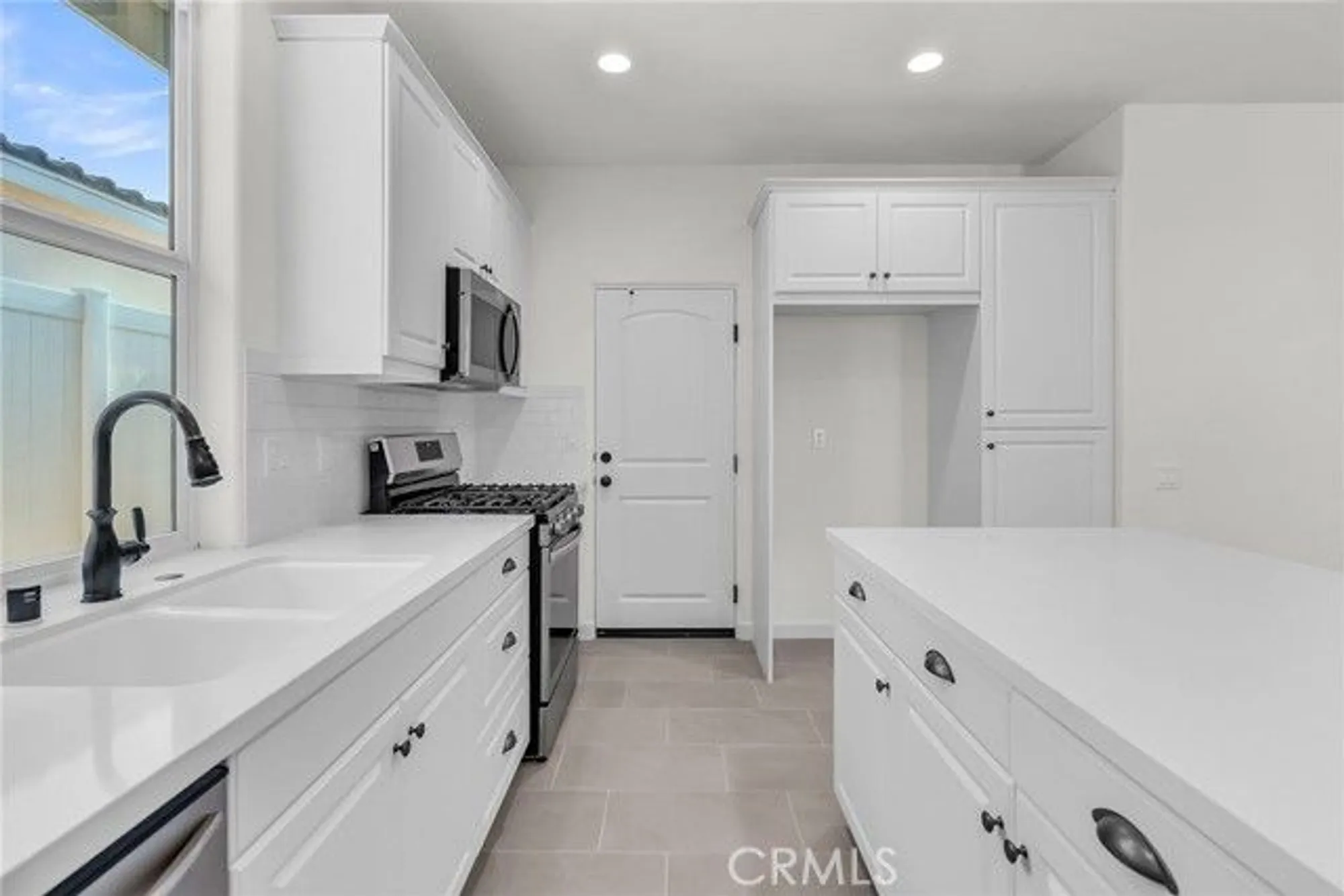 Property Slideshow image 5 of 35 | 7420 desert sky dr, Yucca Valley, CA, 92284