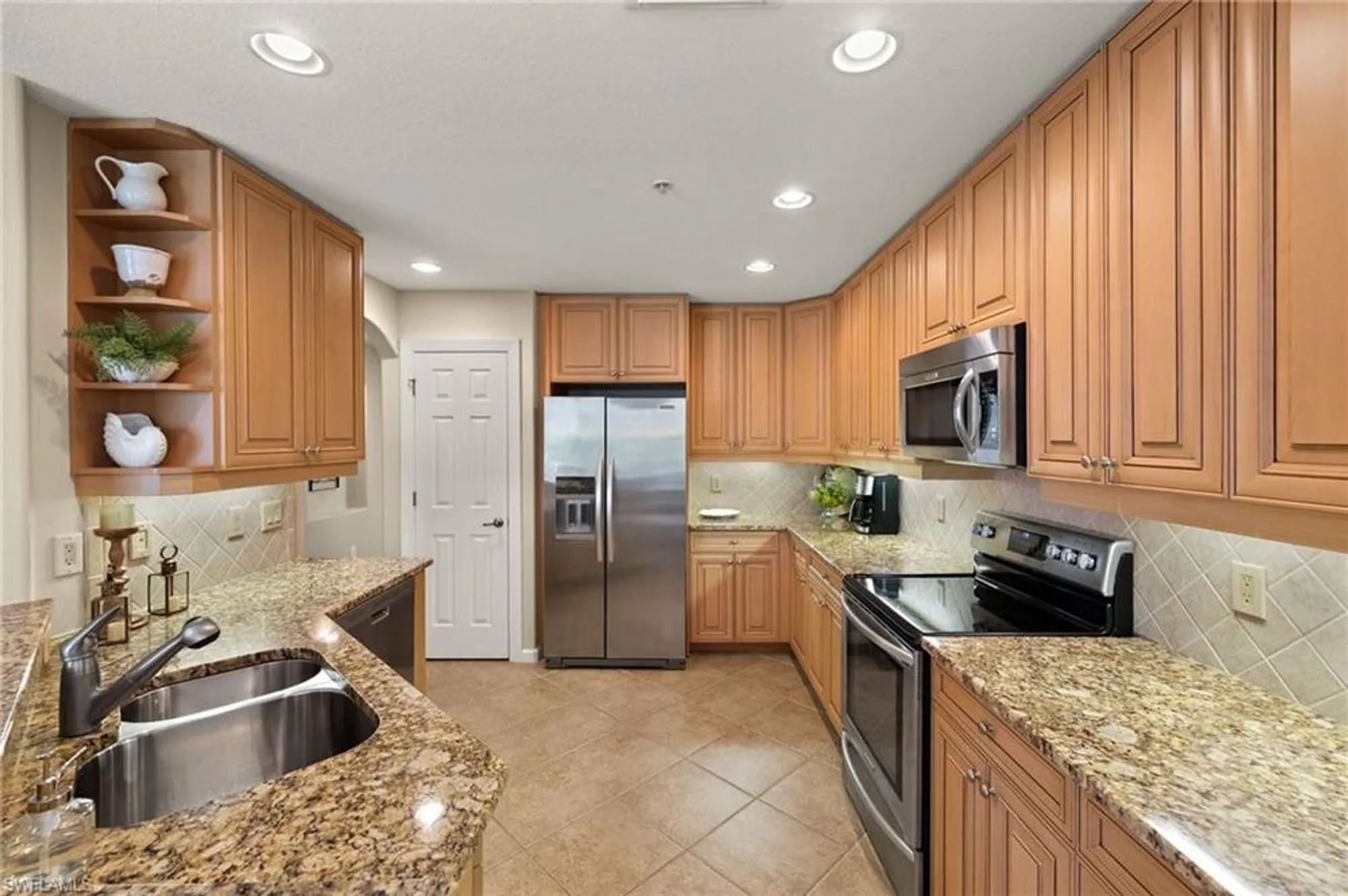 Property Slideshow image 10 of 39 | 13002 pennington pl 101, Fort Myers, FL, 33913