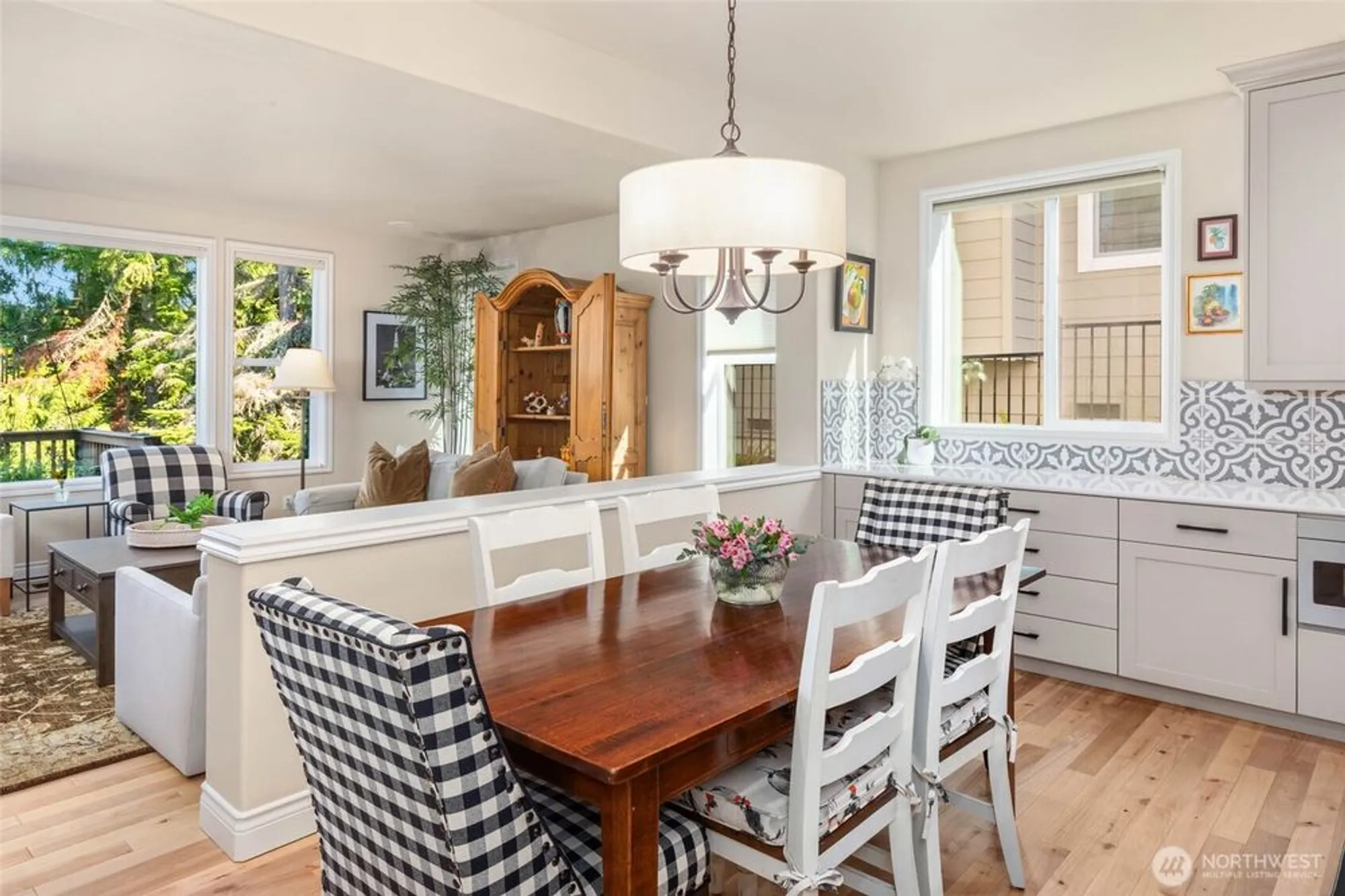 Property Slideshow image 12 of 38 | 12438 243rd pl, Redmond, WA, 98053