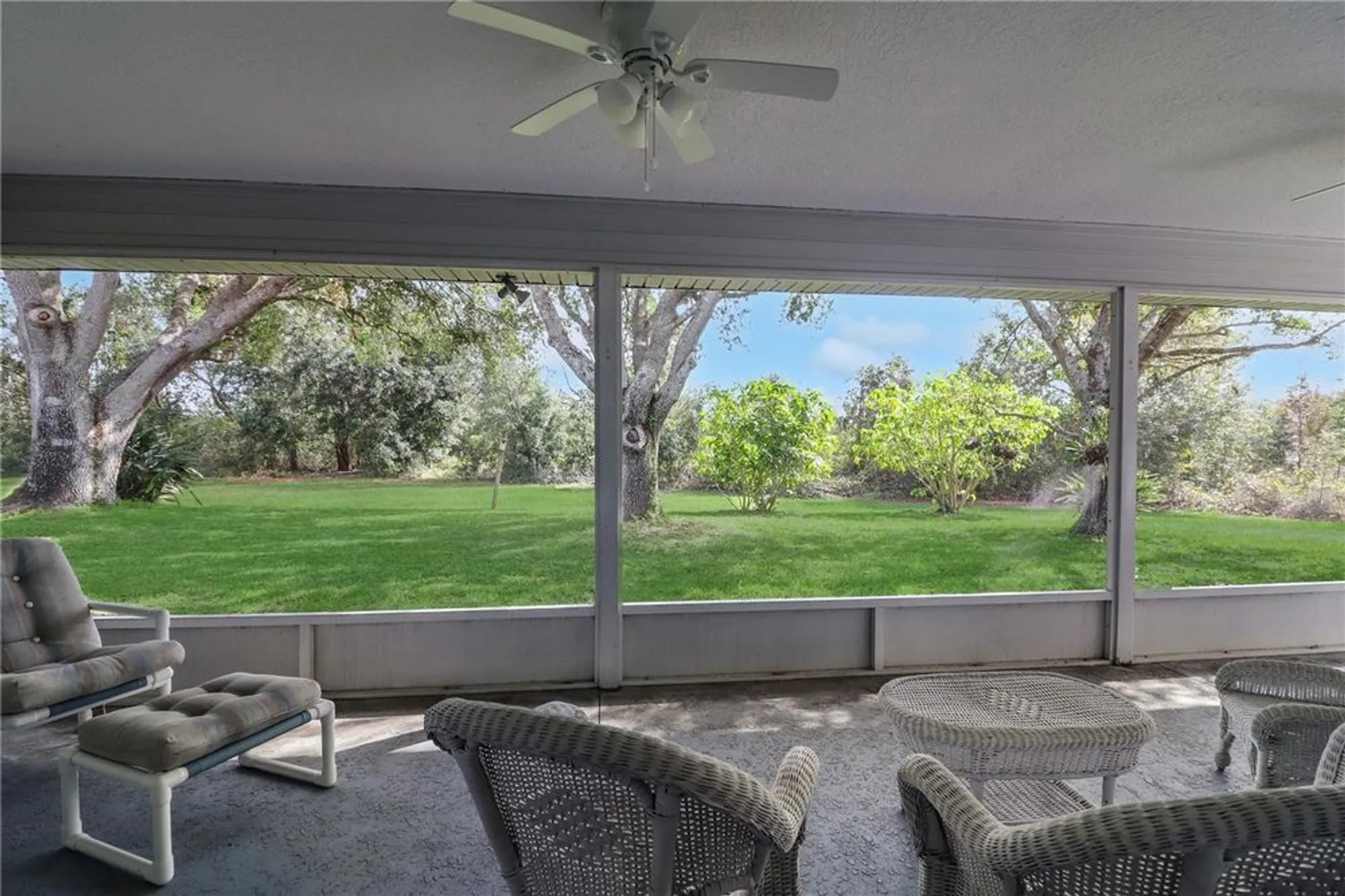 Property Slideshow image 12 of 35 | 21502 king henry ave, Leesburg, FL, 34748