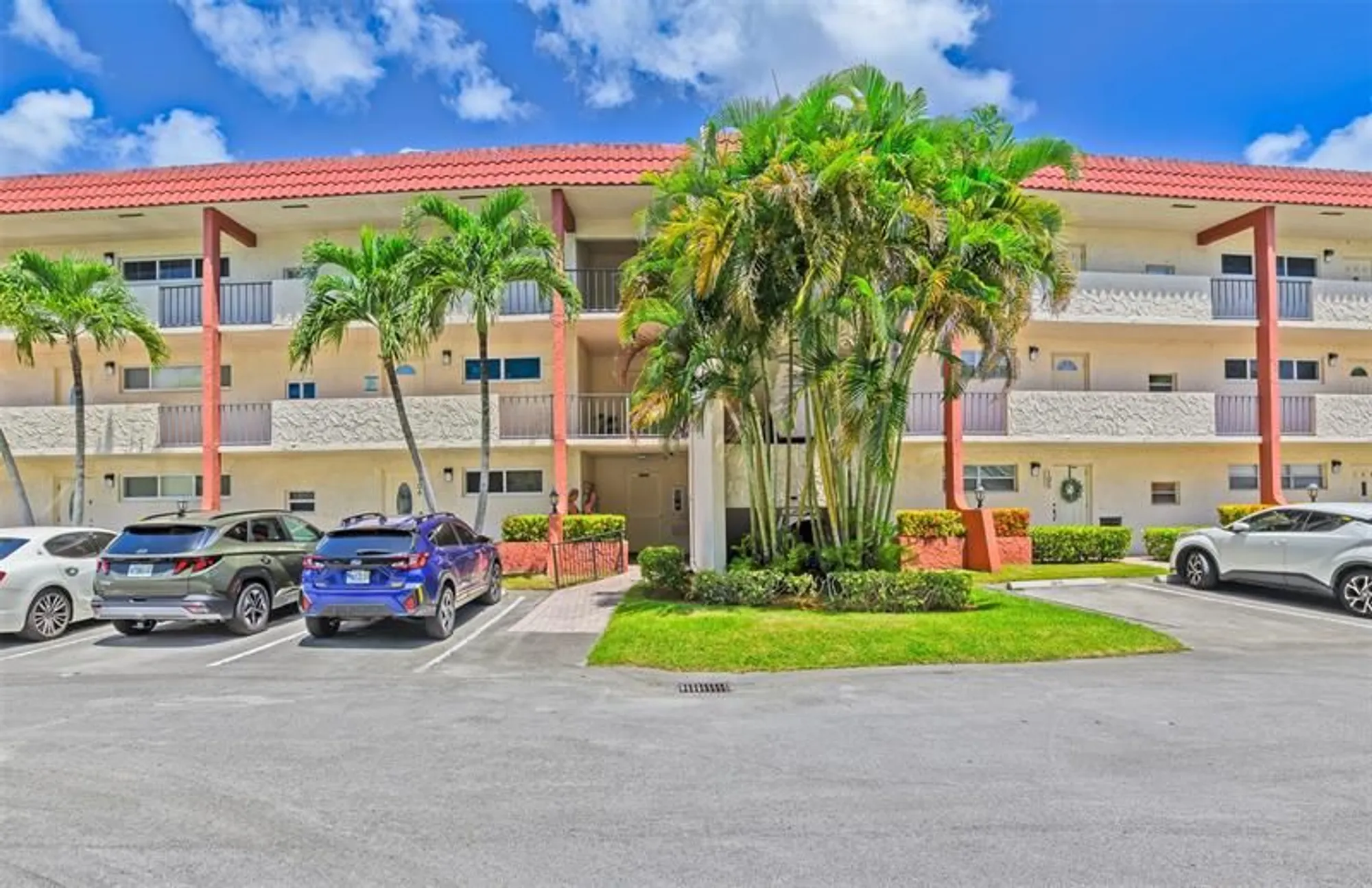 Property Slideshow image 1 of 51 | 9511 n hollybrook lake dr 207, Pembroke Pines, FL, 33025