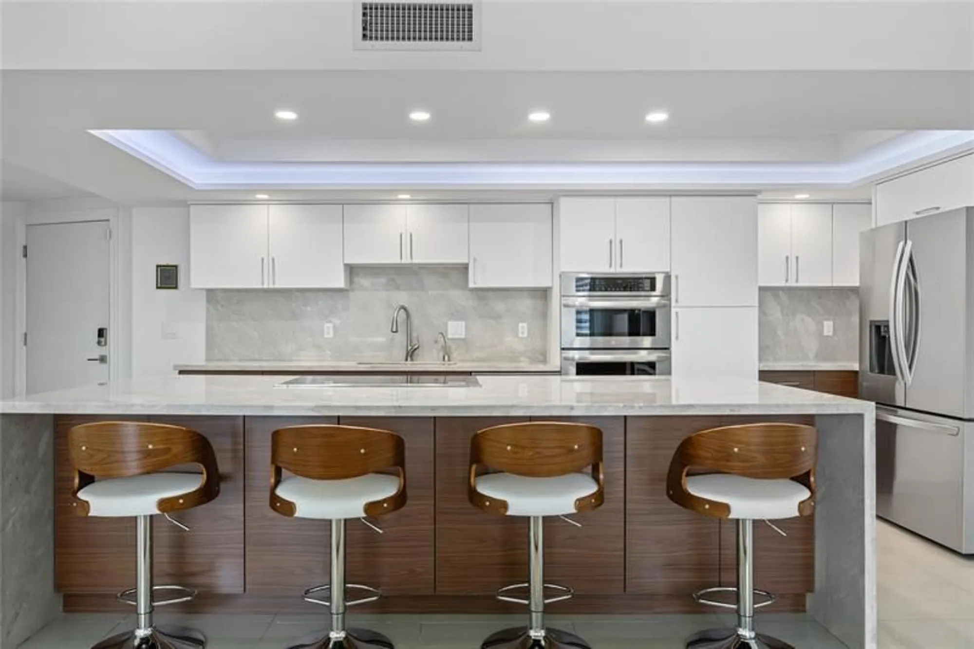 Property Slideshow image 4 of 50 | 1880 s ocean dr ts306, Hallandale Beach, FL, 33009