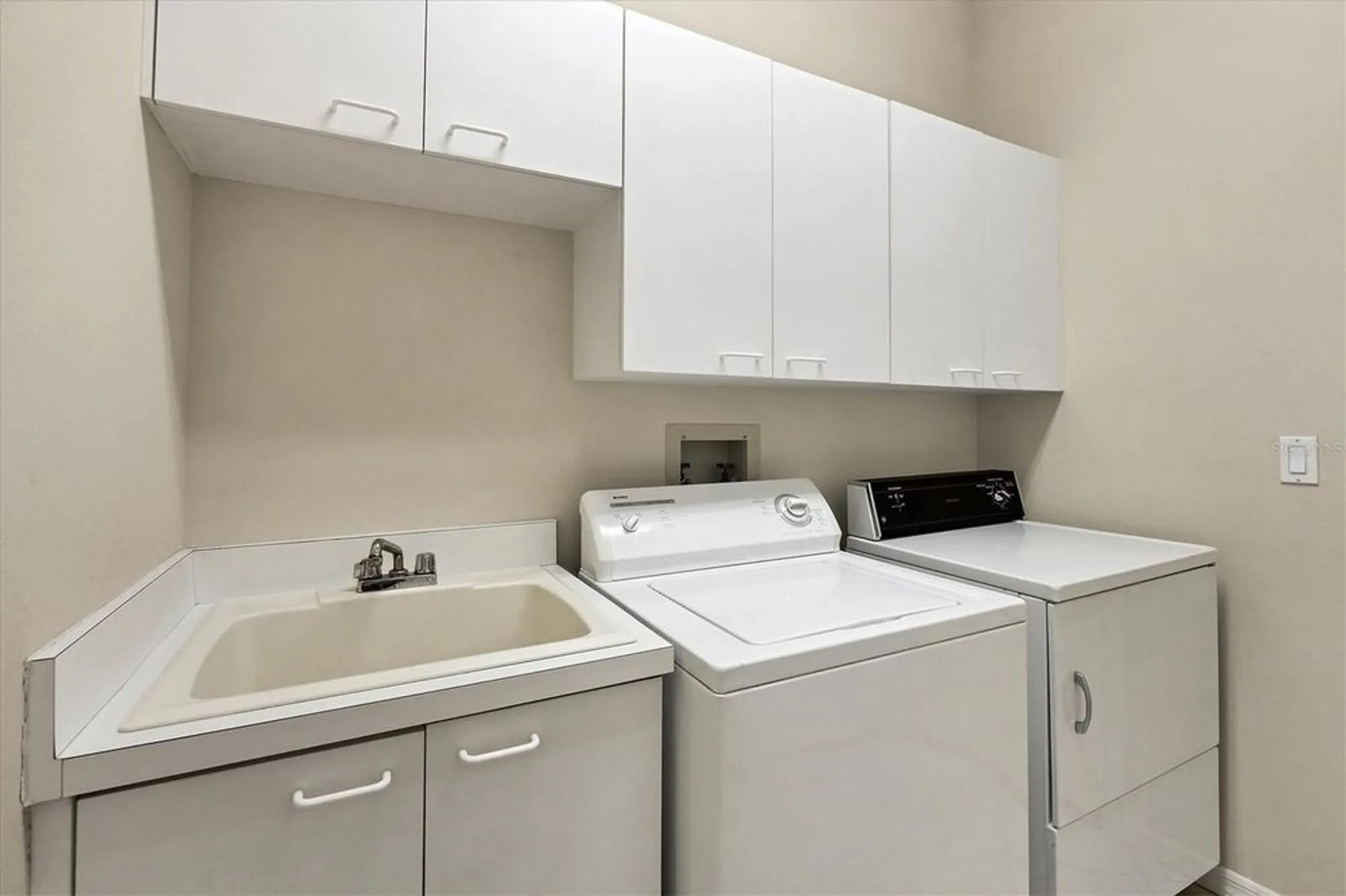 Property Slideshow image 25 of 55 | 6222 country club way, Sarasota, FL, 34243