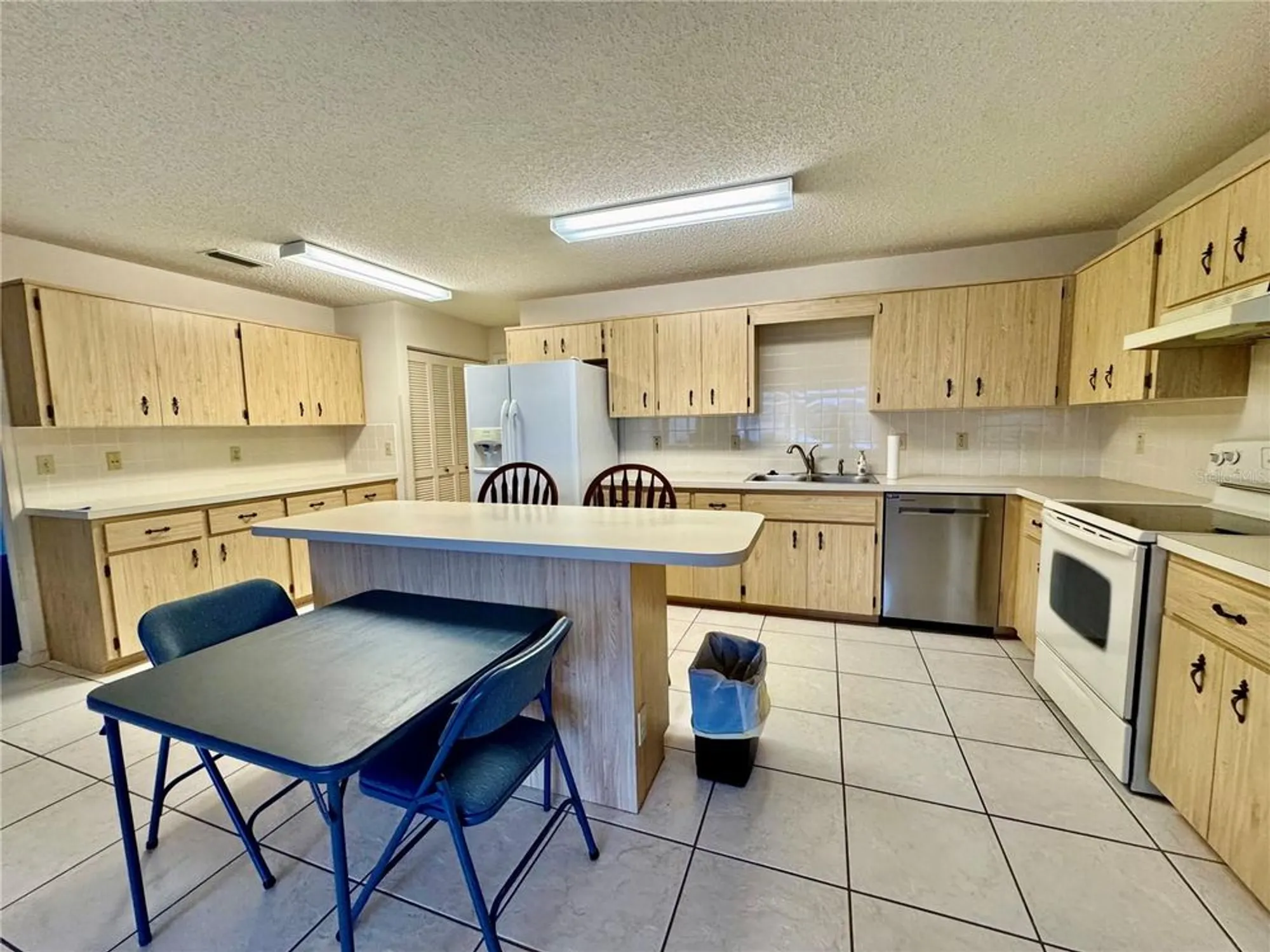 Property Slideshow image 10 of 28 | 8426 sw 92nd ln f, Ocala, FL, 34481