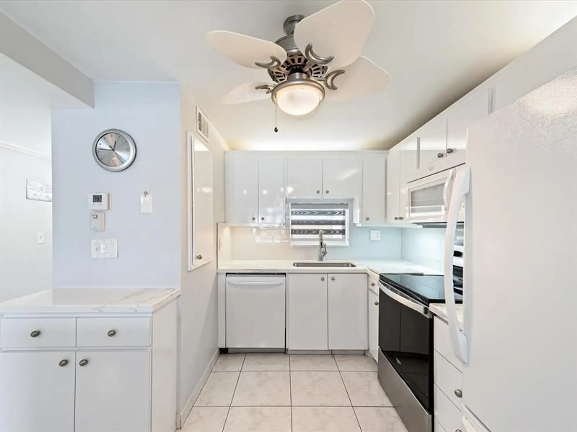 Property Slideshow image 11 of 42 | 9423 s hollybrook lake dr 309, Pembroke Pines, FL, 33025