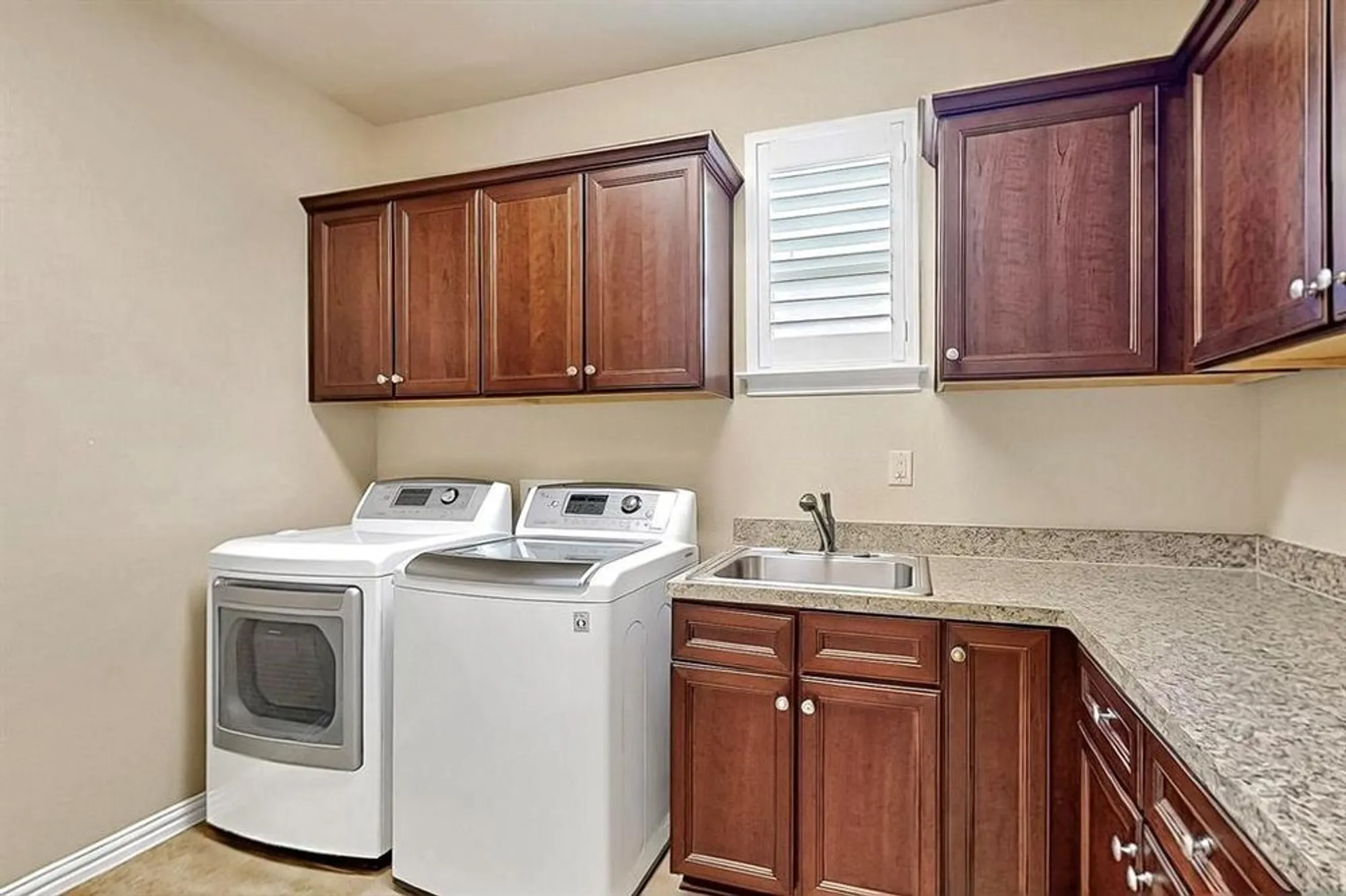 Property Slideshow image 33 of 38 | 11908 glenbrook st, Denton, TX, 76207