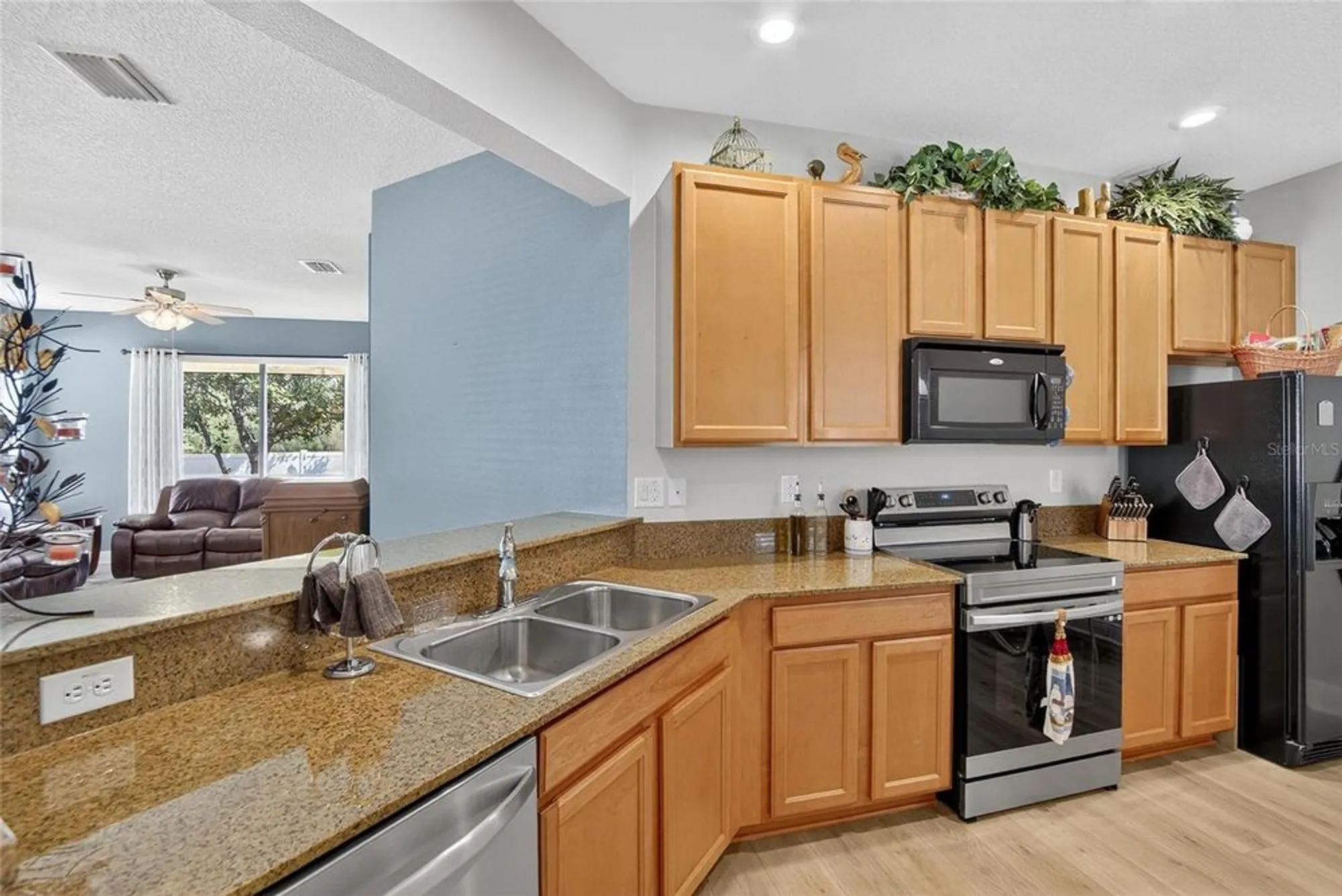Property Slideshow image 17 of 58 | 307 bluewater falls ct, Apollo Beach, FL, 33572
