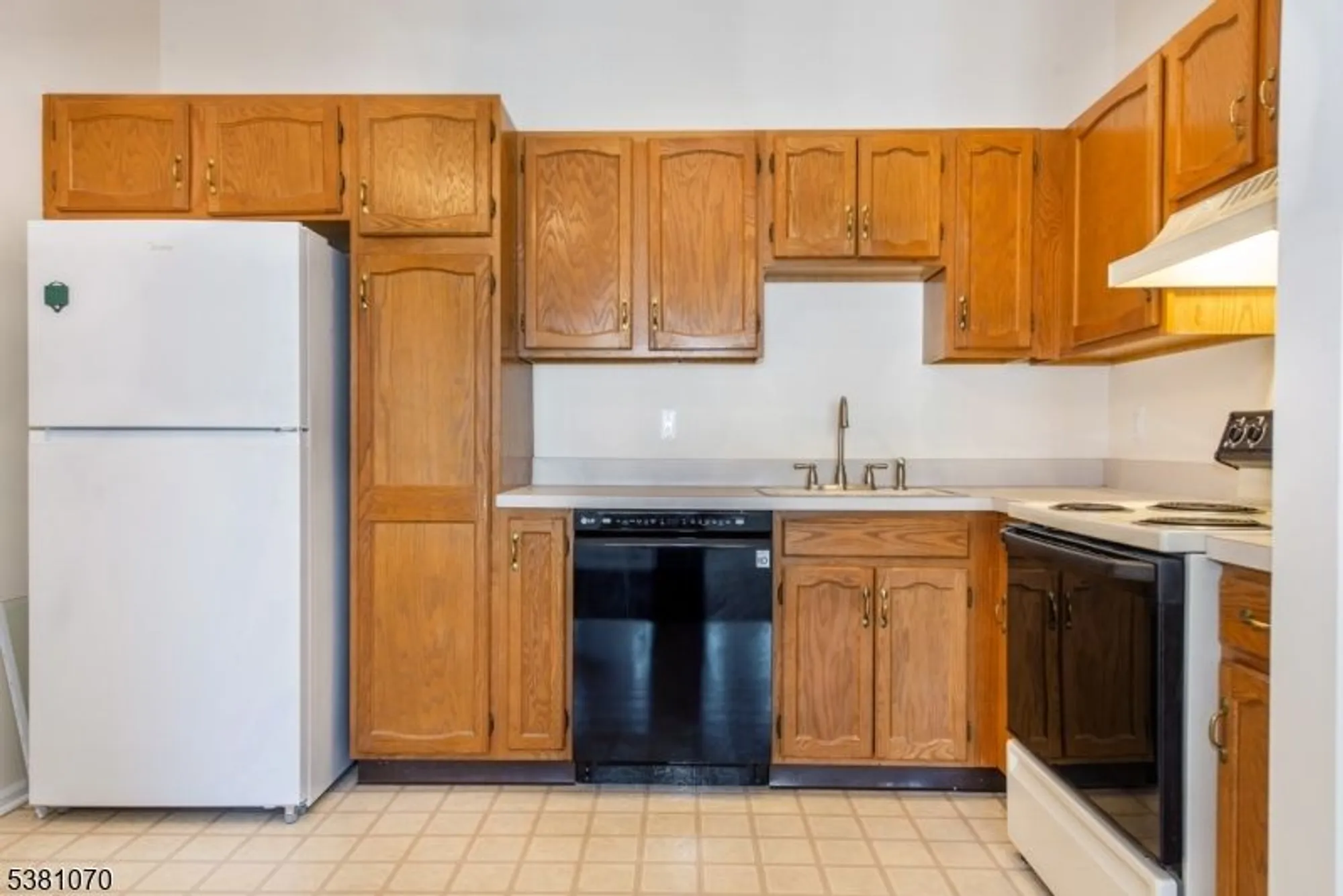 Property Slideshow image 10 of 32 | 2 richmond rd apt 210 210, West Milford, NJ, 07480