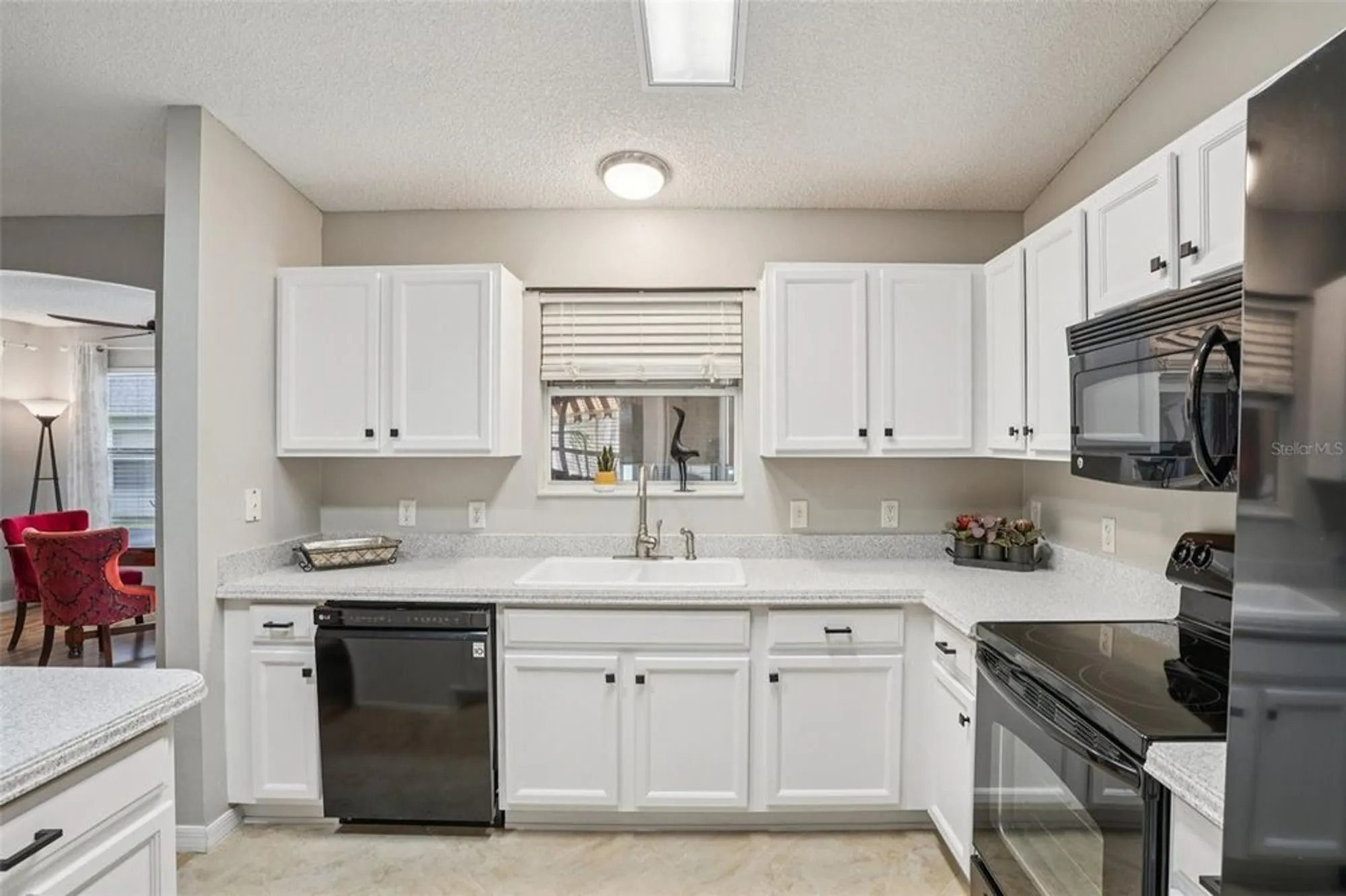 Property Slideshow image 18 of 38 | 2737 privada dr, The Villages, FL, 32162
